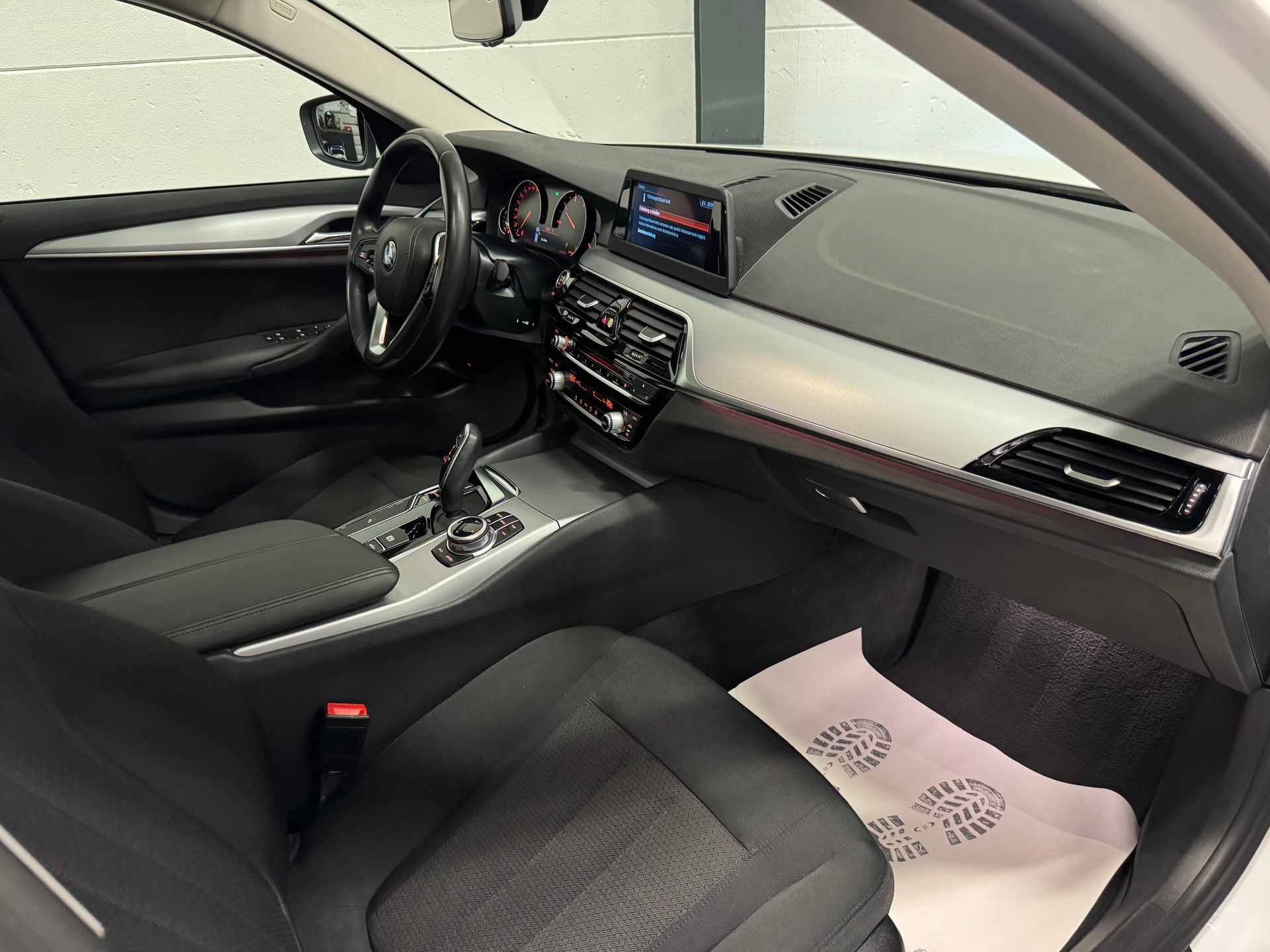 BMW 520d xDrive Touring Steptronic-image-17
