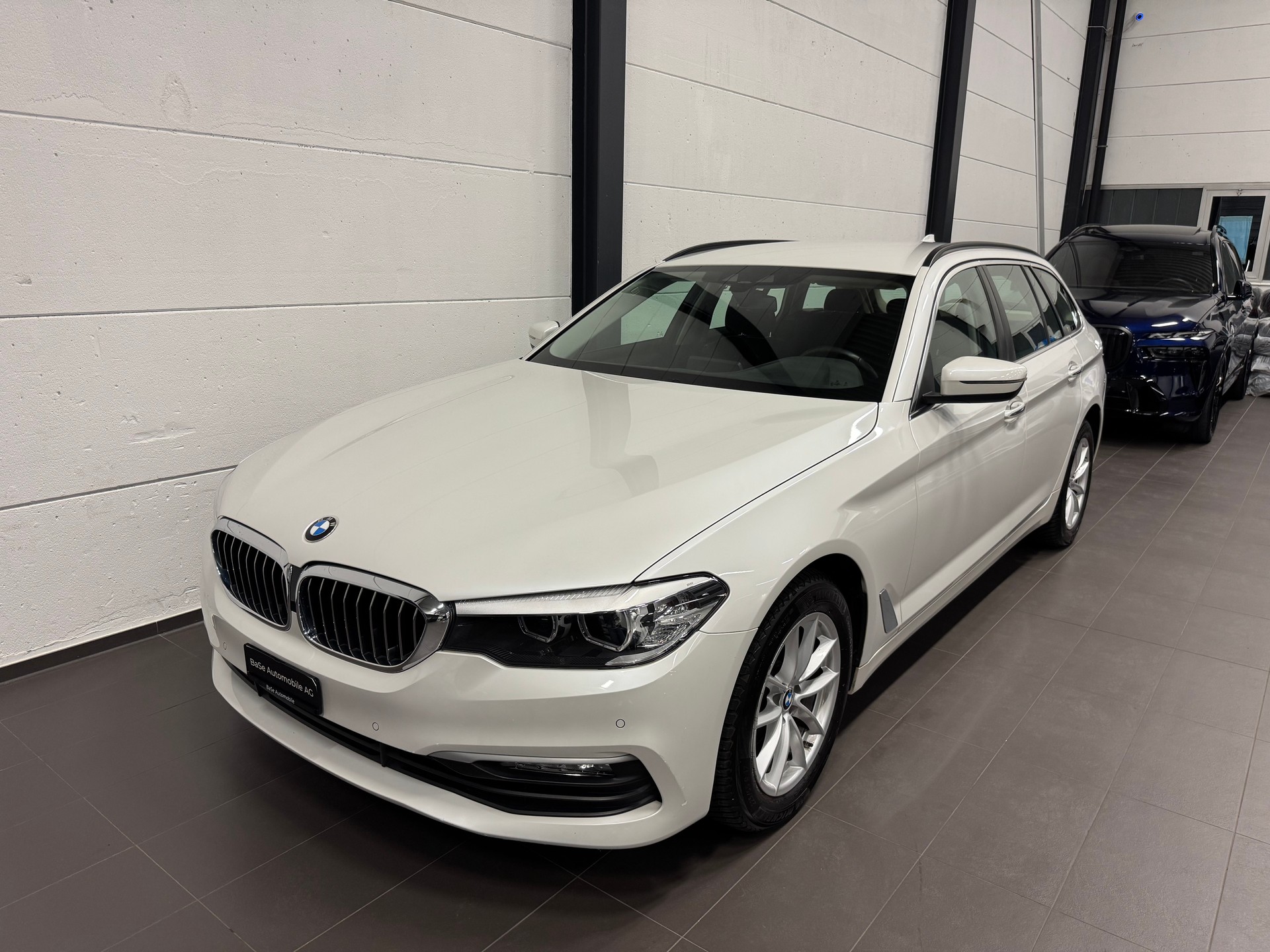 BMW 520d xDrive Touring Steptronic-image-4