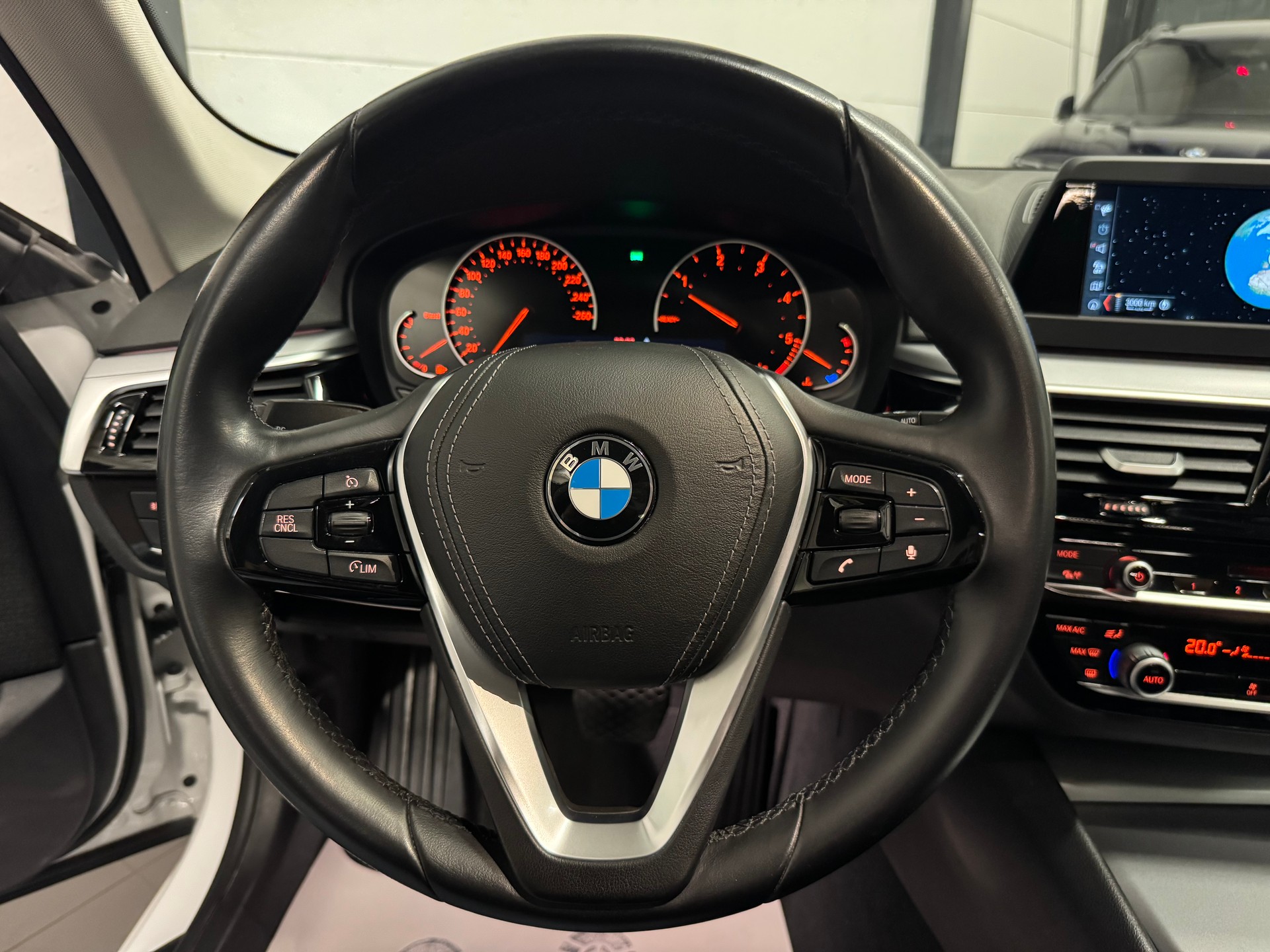 BMW 520d xDrive Touring Steptronic-image-21