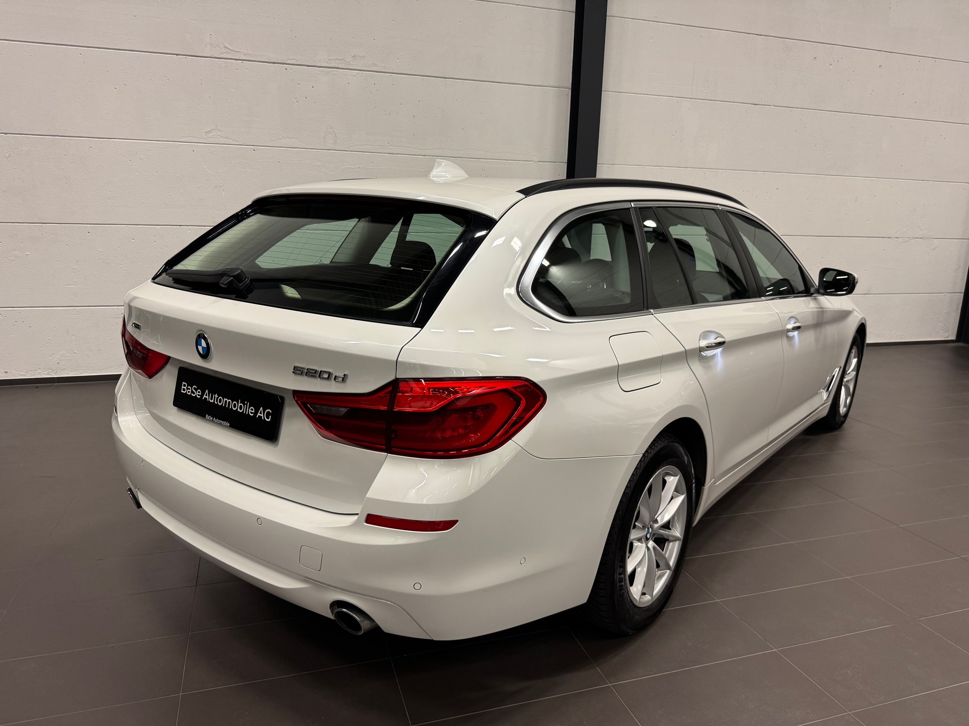BMW 520d xDrive Touring Steptronic-image-13
