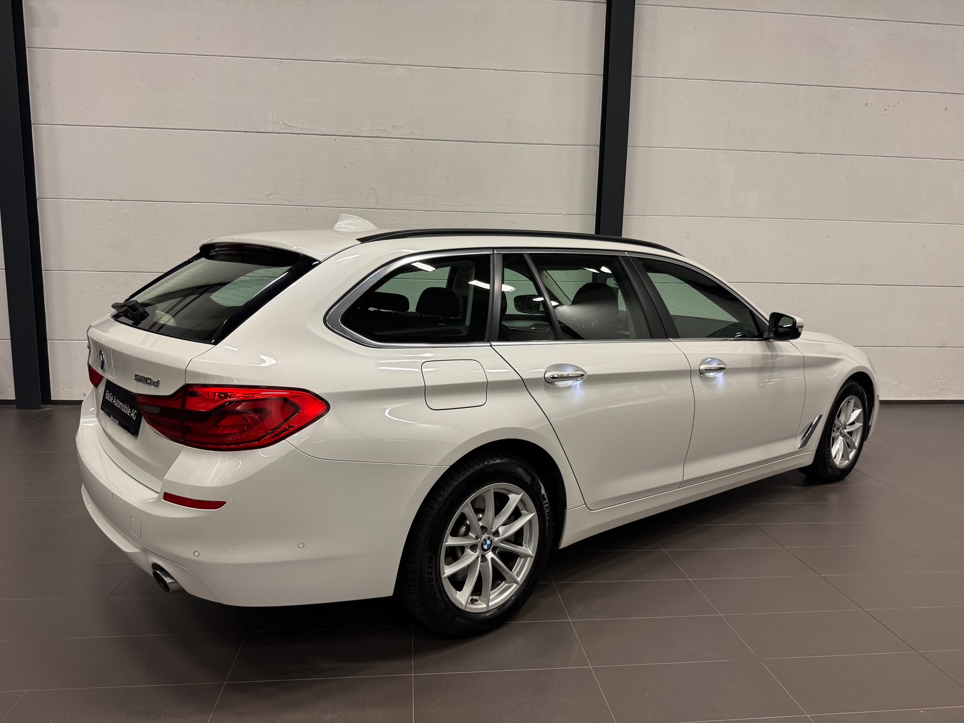BMW 520d xDrive Touring Steptronic-image-11