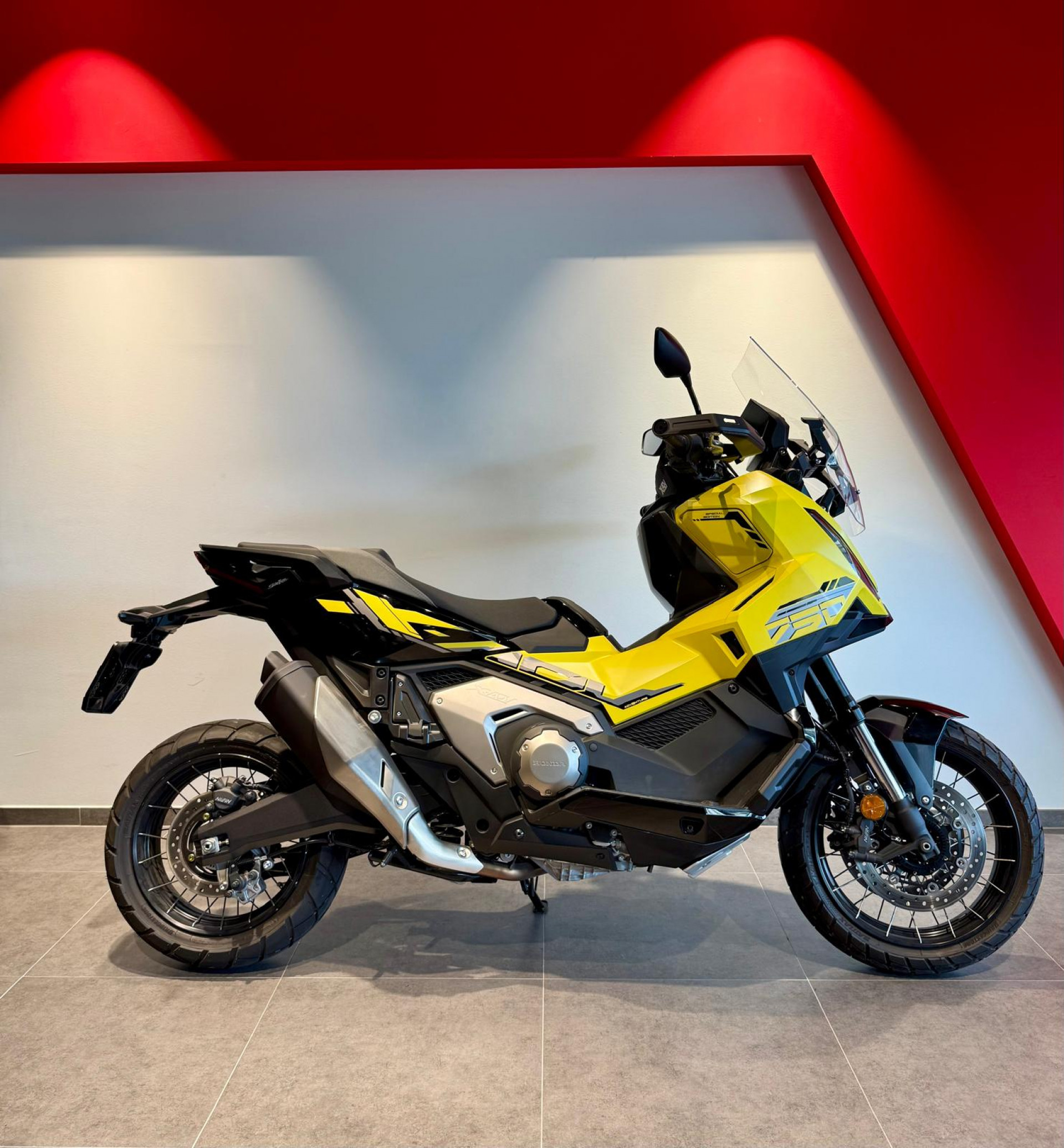 HONDA X-ADV 750-image-1