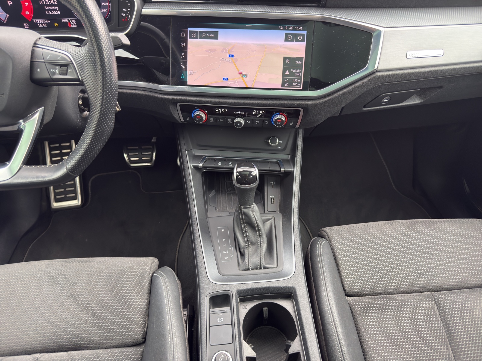 AUDI Q3 35 TFSI S line S-tronic-image-10