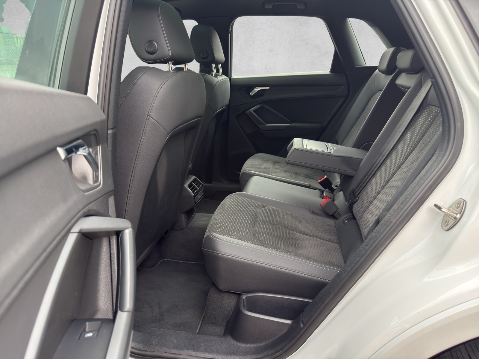 AUDI Q3 35 TFSI S line S-tronic-image-18