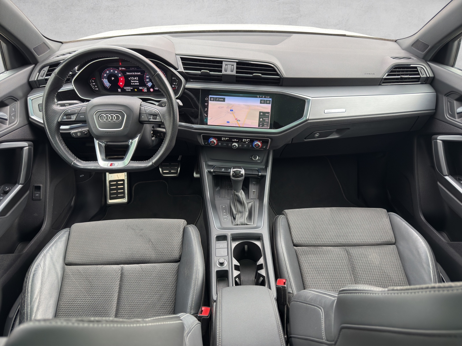 AUDI Q3 35 TFSI S line S-tronic-image-9