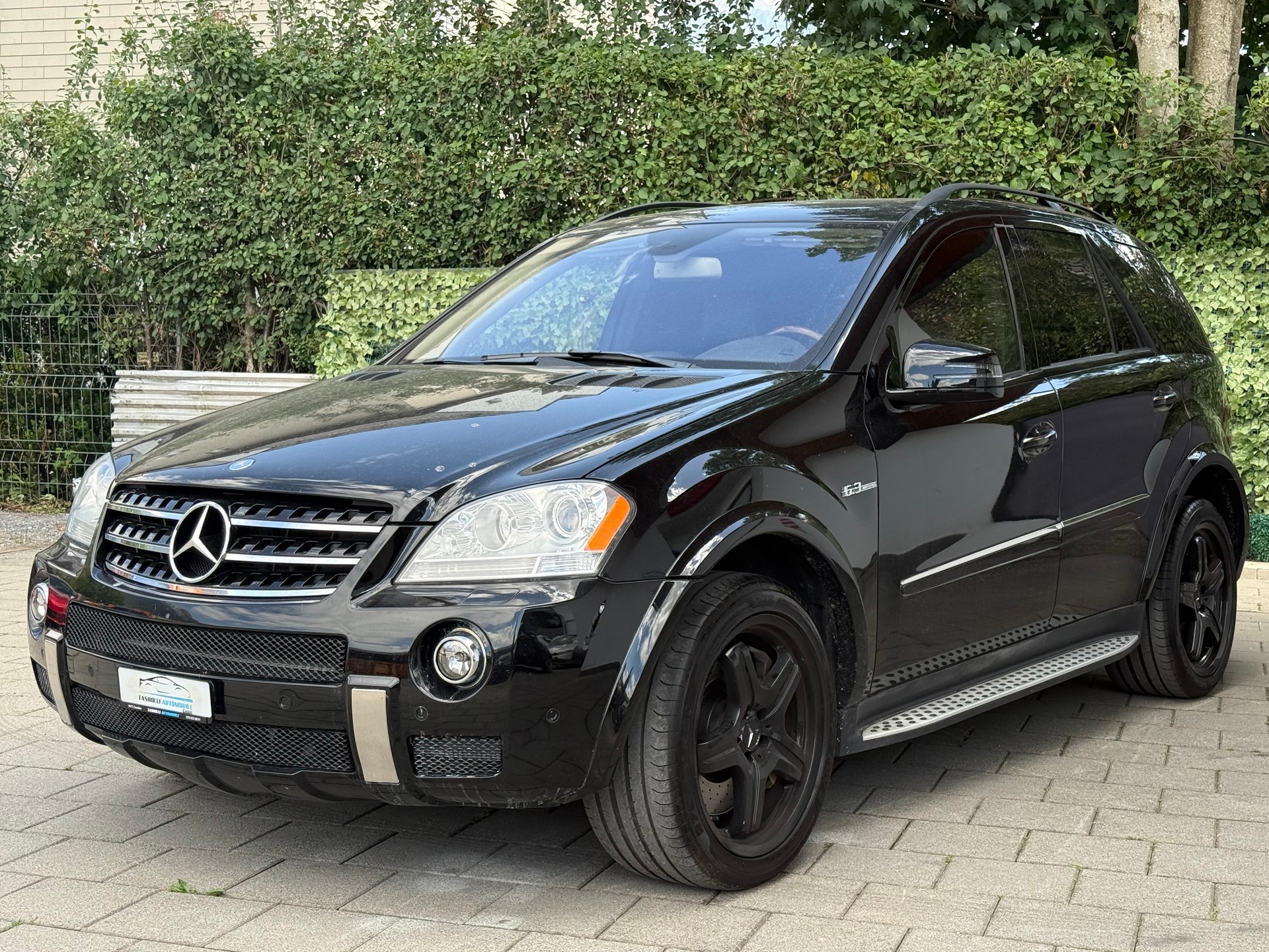 MERCEDES-BENZ ML 63 AMG-showroom-element-3