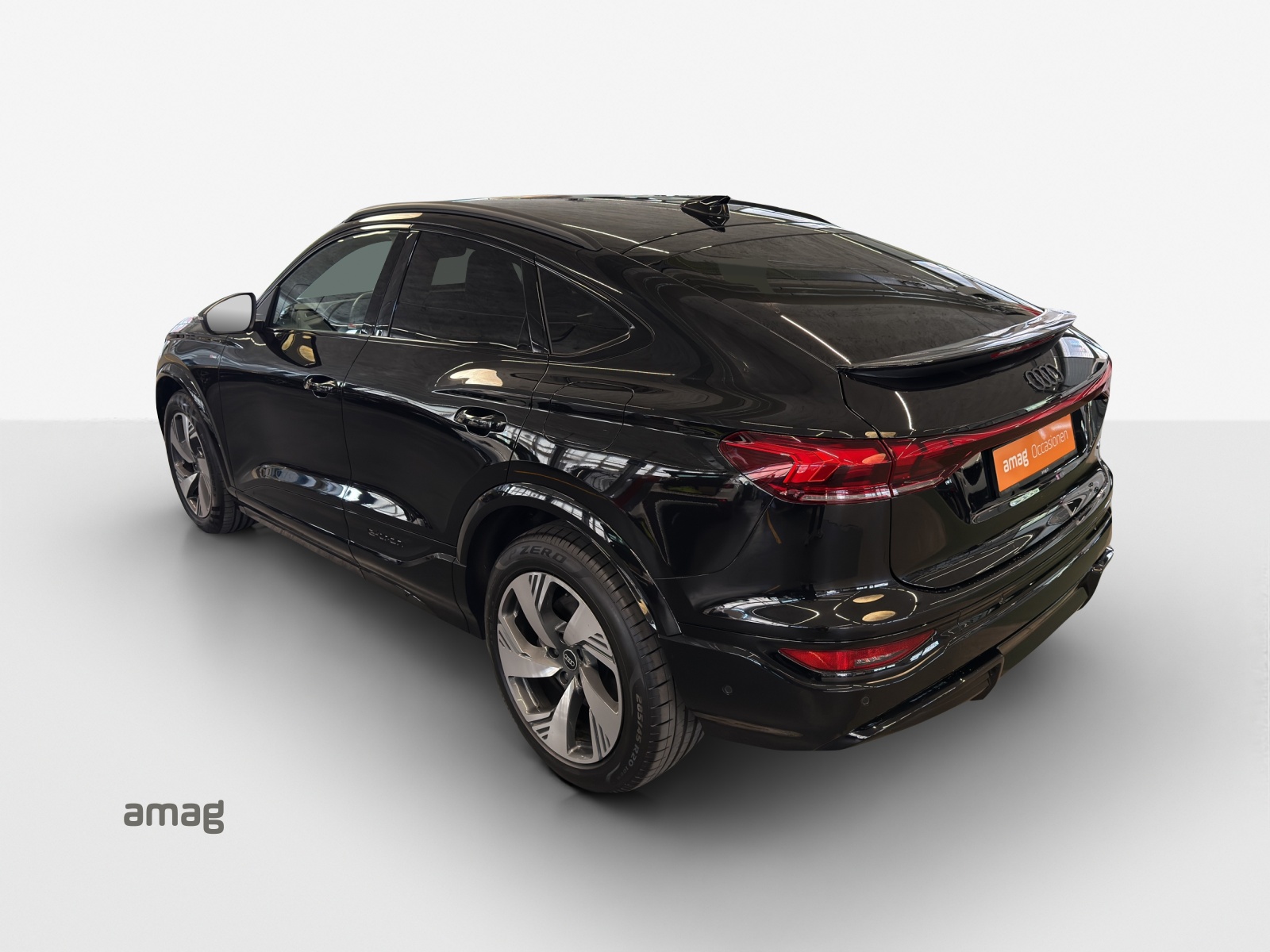 AUDI Q6 Sportback e-tron quattro-showroom-element-2
