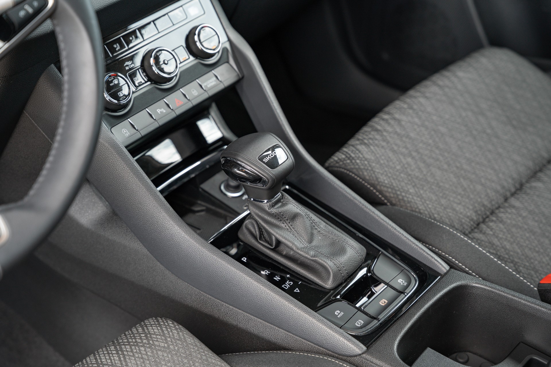 SKODA Karoq 1.5 TSI Top Selection DSG-image-19