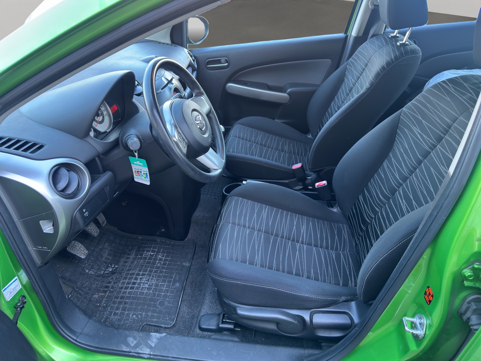 MAZDA 2 1.3i 16V Exclusive-image-10