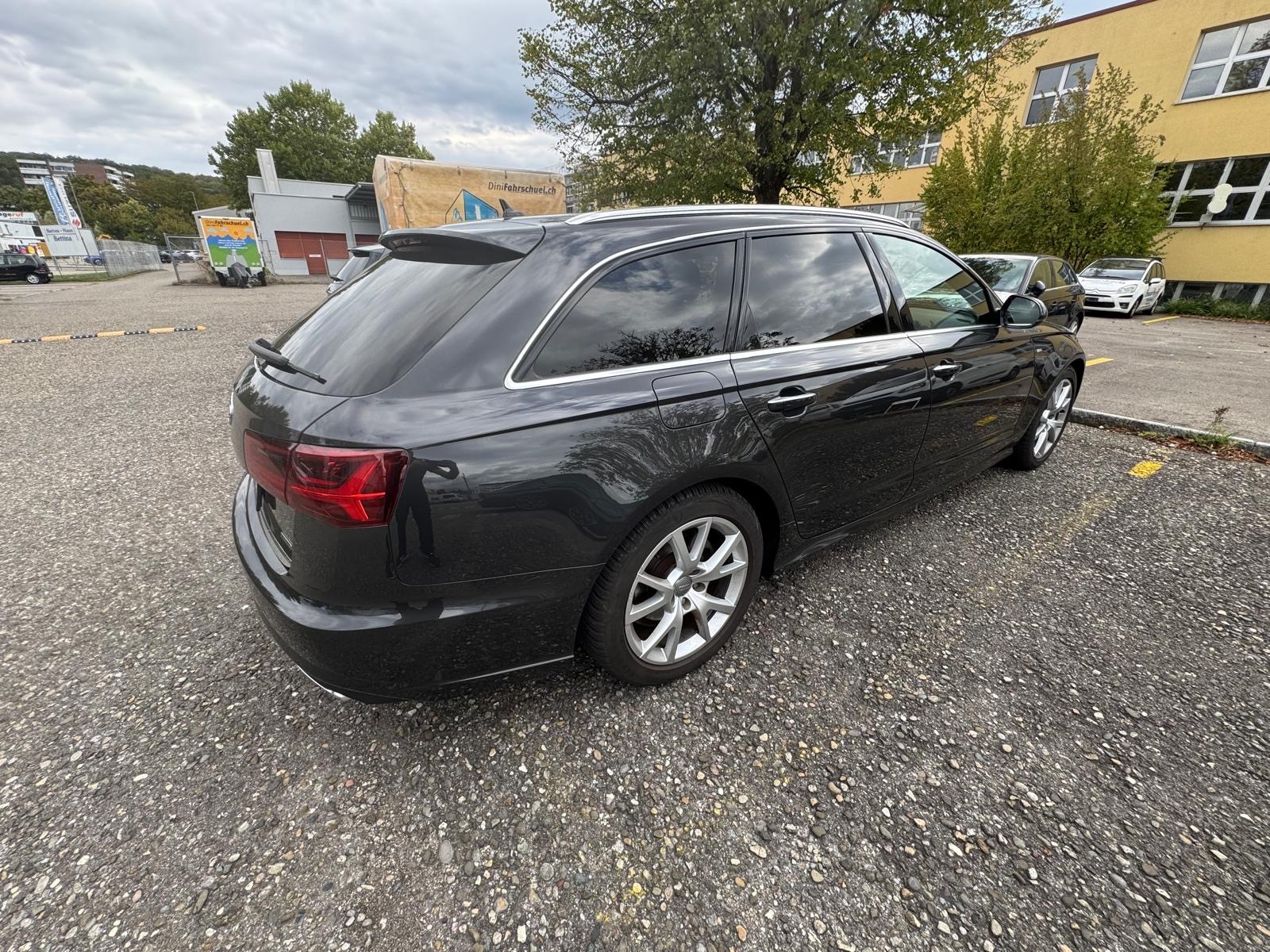 AUDI A6 Avant 2.0 TDI quattro S-tronic-showroom-element-3