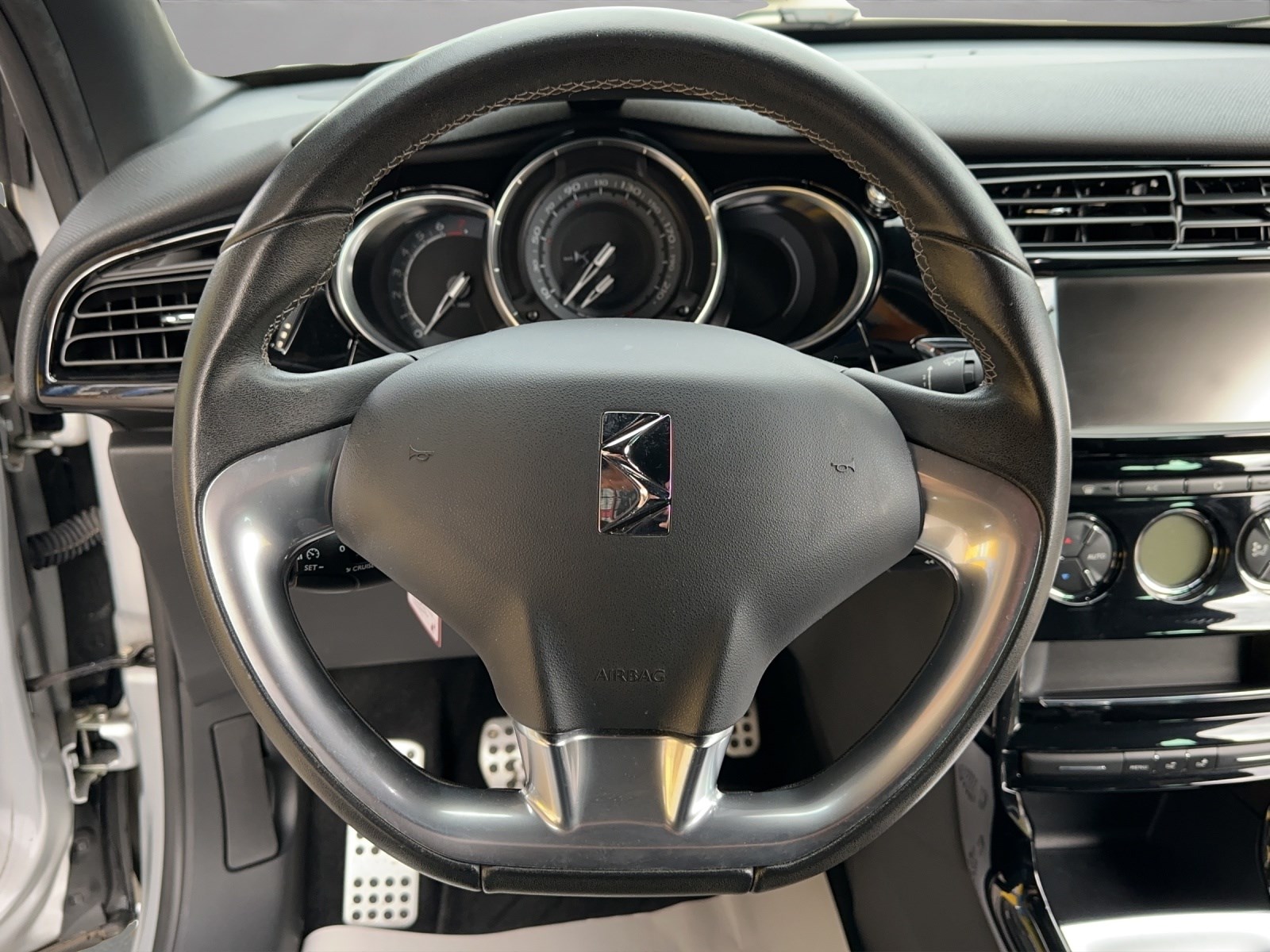 DS AUTOMOBILES DS 3 Cabrio 1.2 PureTech SO Chic-image-9