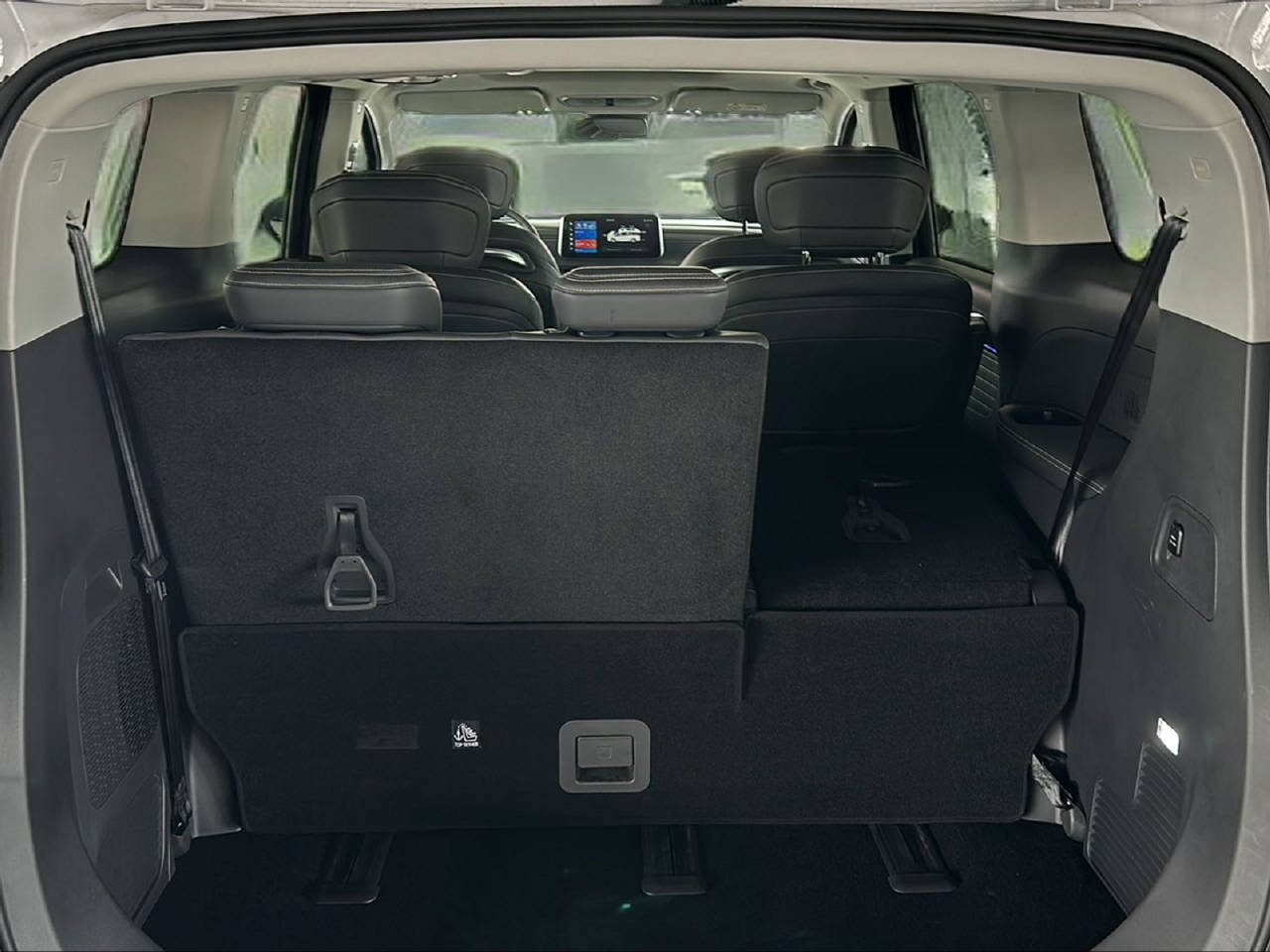 MAXUS Mifa 9 Luxury-image-14