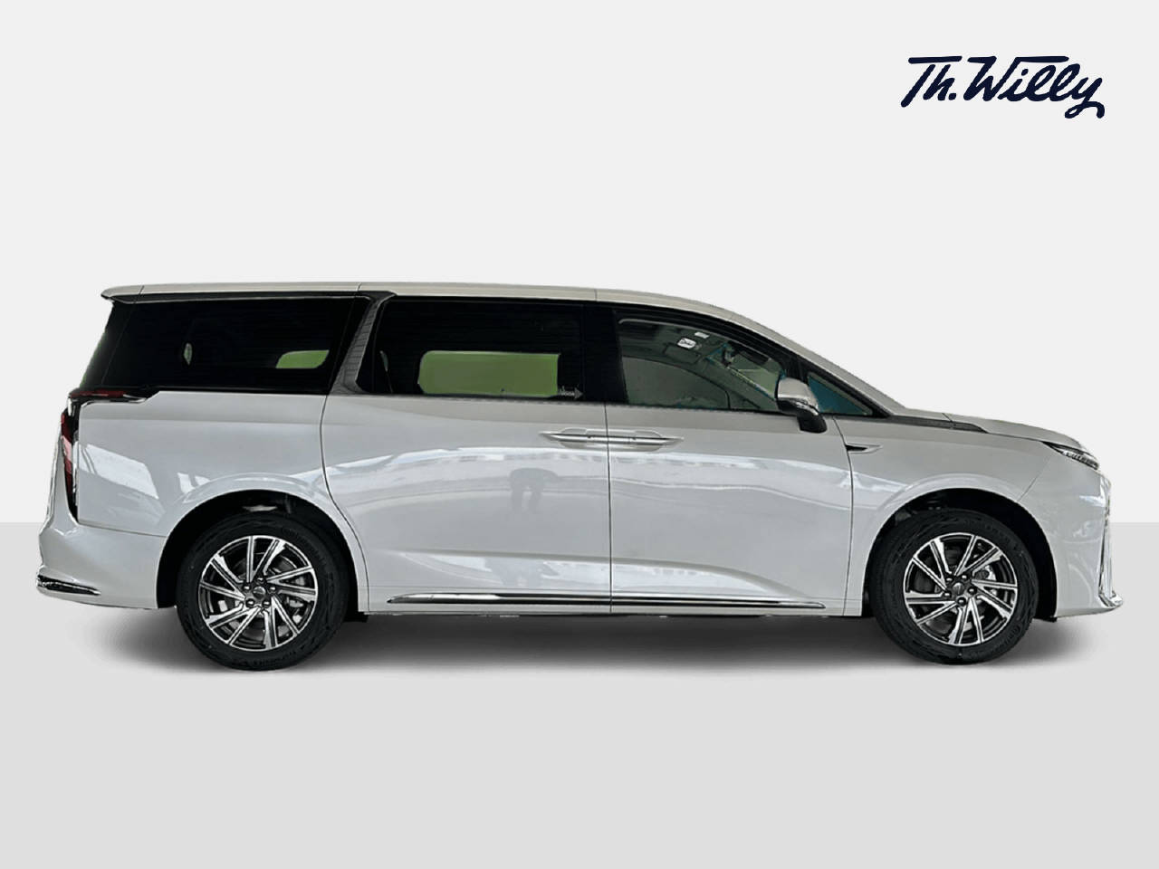 MAXUS Mifa 9 Luxury-image-5