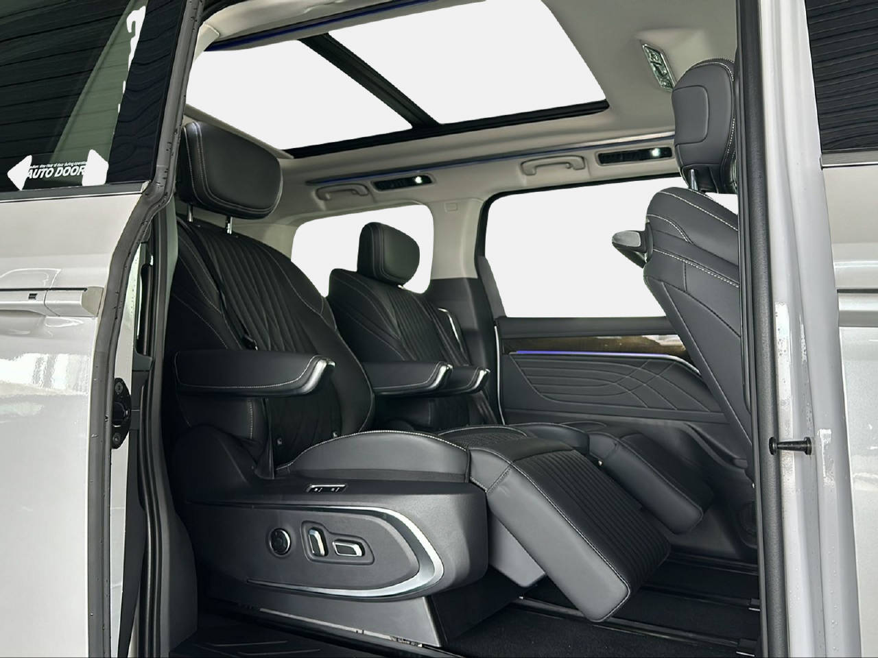 MAXUS Mifa 9 Luxury-image-15