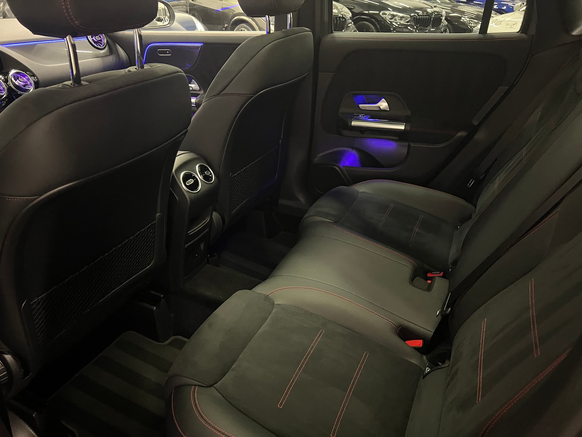 MERCEDES-BENZ GLA 200 4Matic AMG Line 8G-DCT-image-23