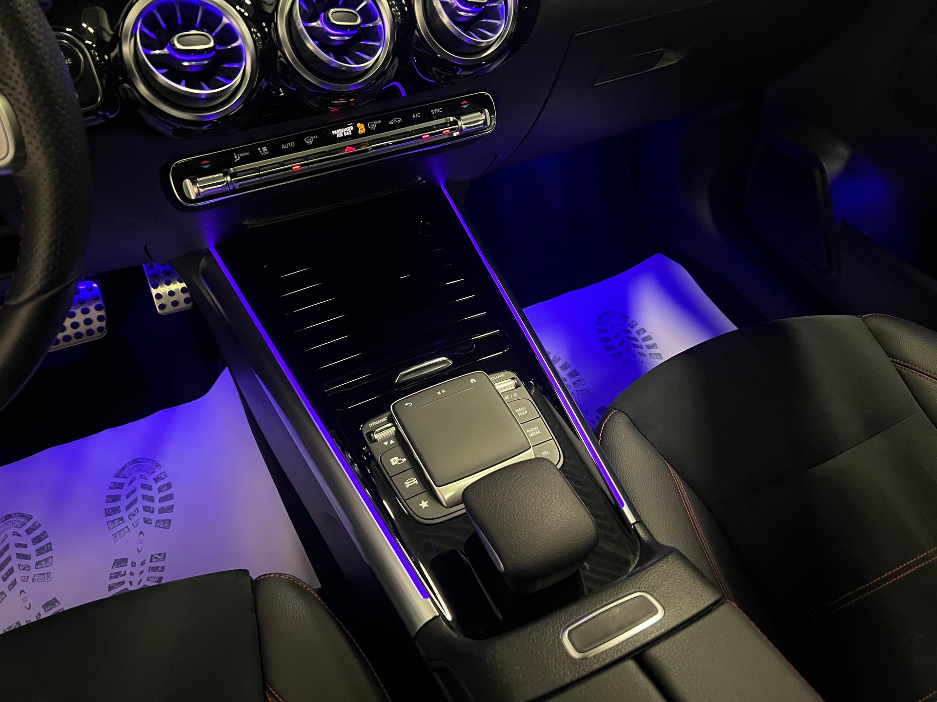 MERCEDES-BENZ GLA 200 4Matic AMG Line 8G-DCT-image-28