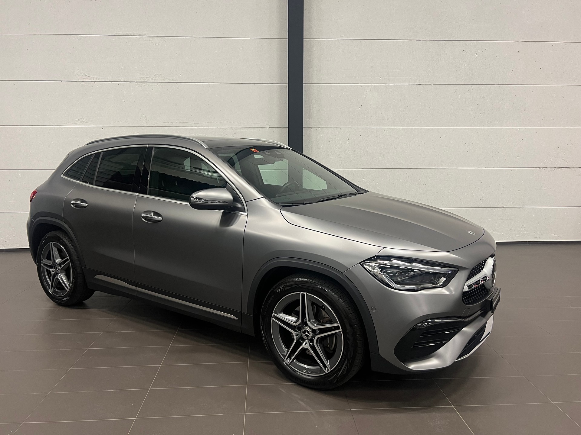 MERCEDES-BENZ GLA 200 4Matic AMG Line 8G-DCT-showroom-element-3