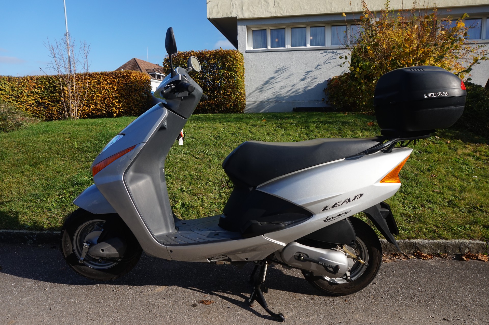 HONDA SCV 100 Lead mit Top Case-image-1