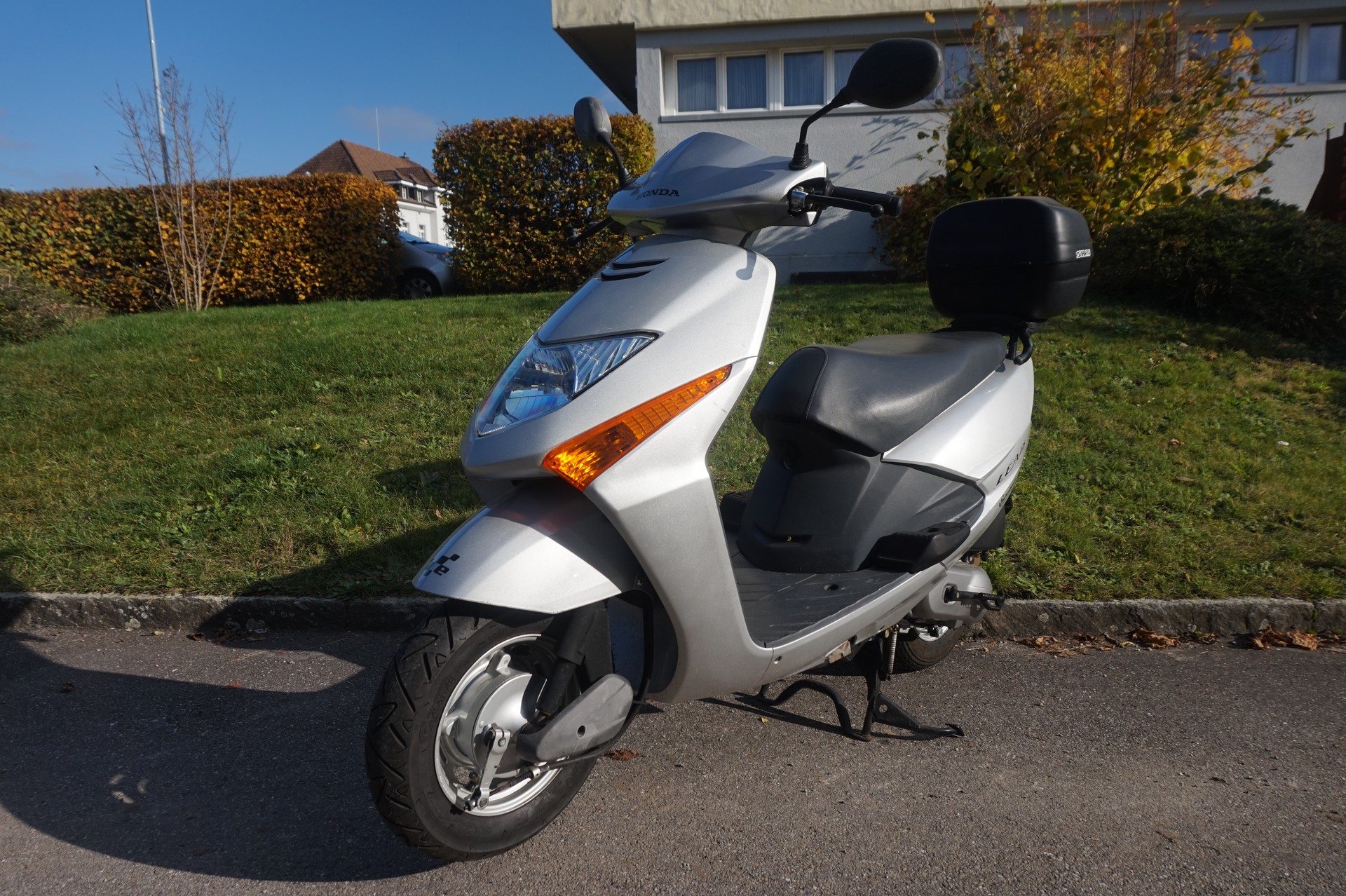 HONDA SCV 100 Lead mit Top Case-image-0