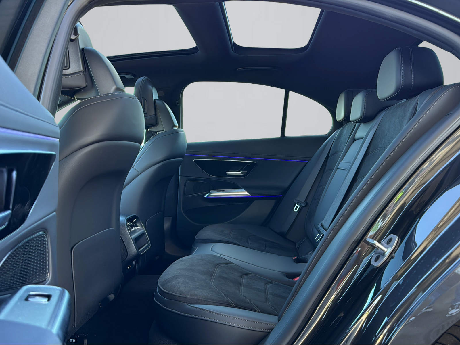 MERCEDES-BENZ E 220 d 4Matic 9G-Tronic-image-15