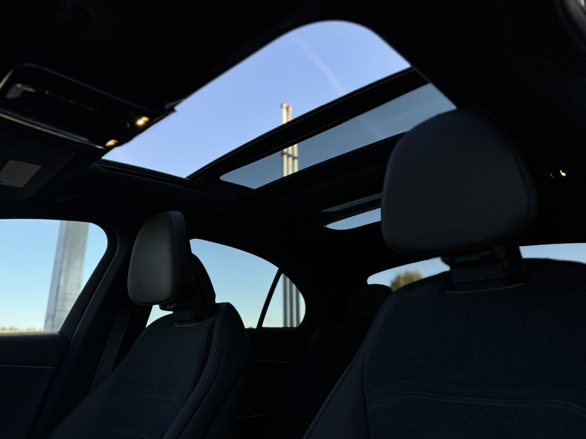 MERCEDES-BENZ E 220 d 4Matic 9G-Tronic-image-22