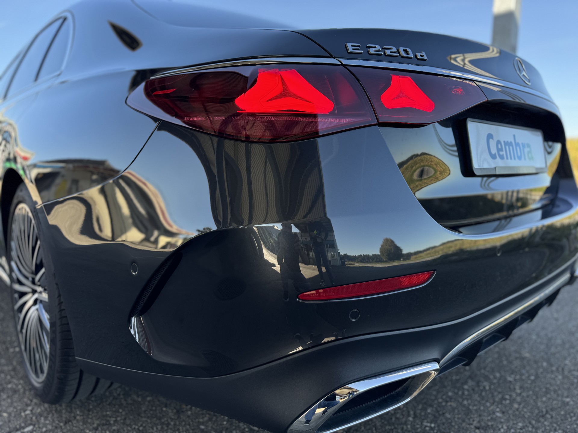 MERCEDES-BENZ E 220 d 4Matic 9G-Tronic-image-18