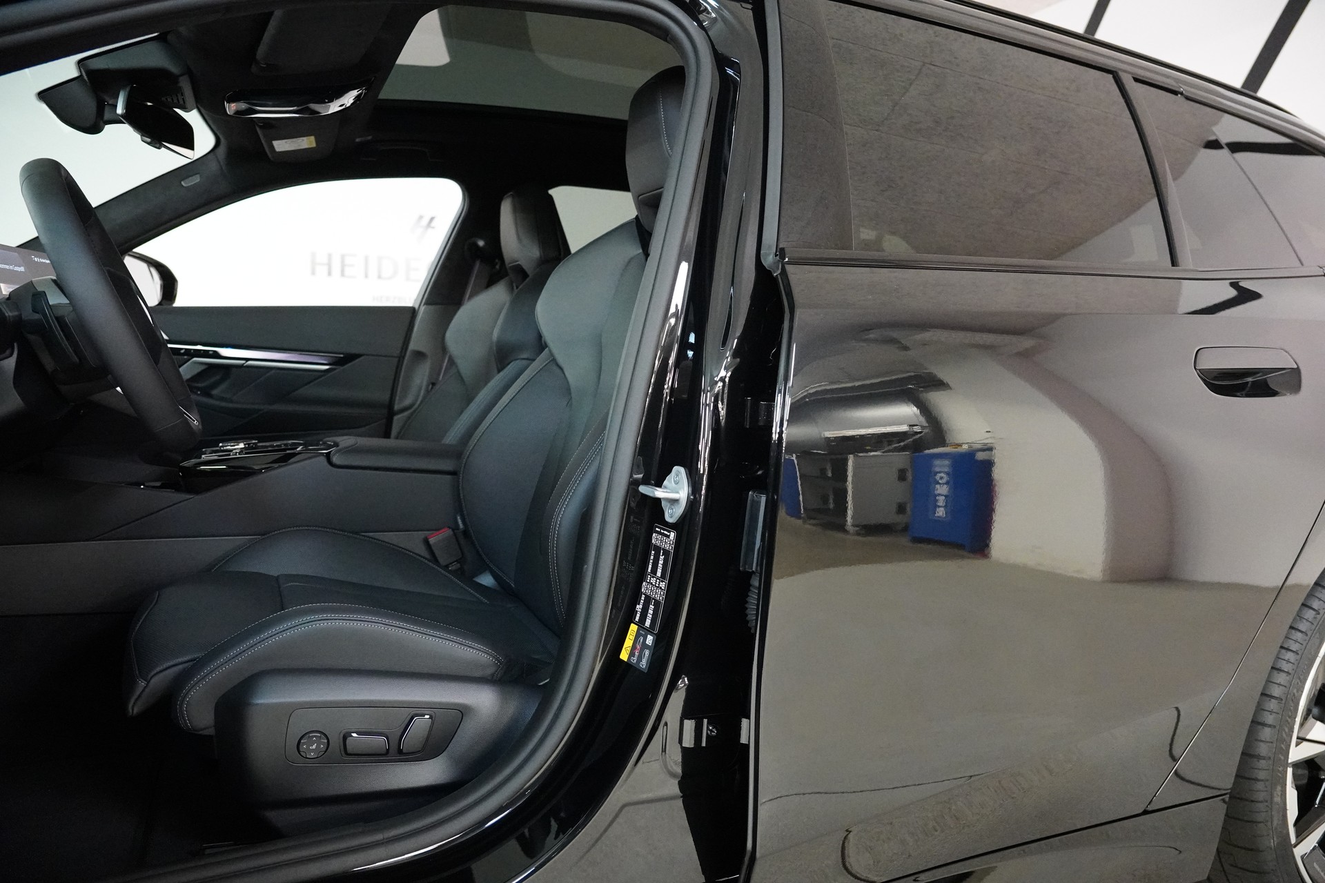 BMW 550e xDrive Touring M Sport Pro Steptronic-image-10