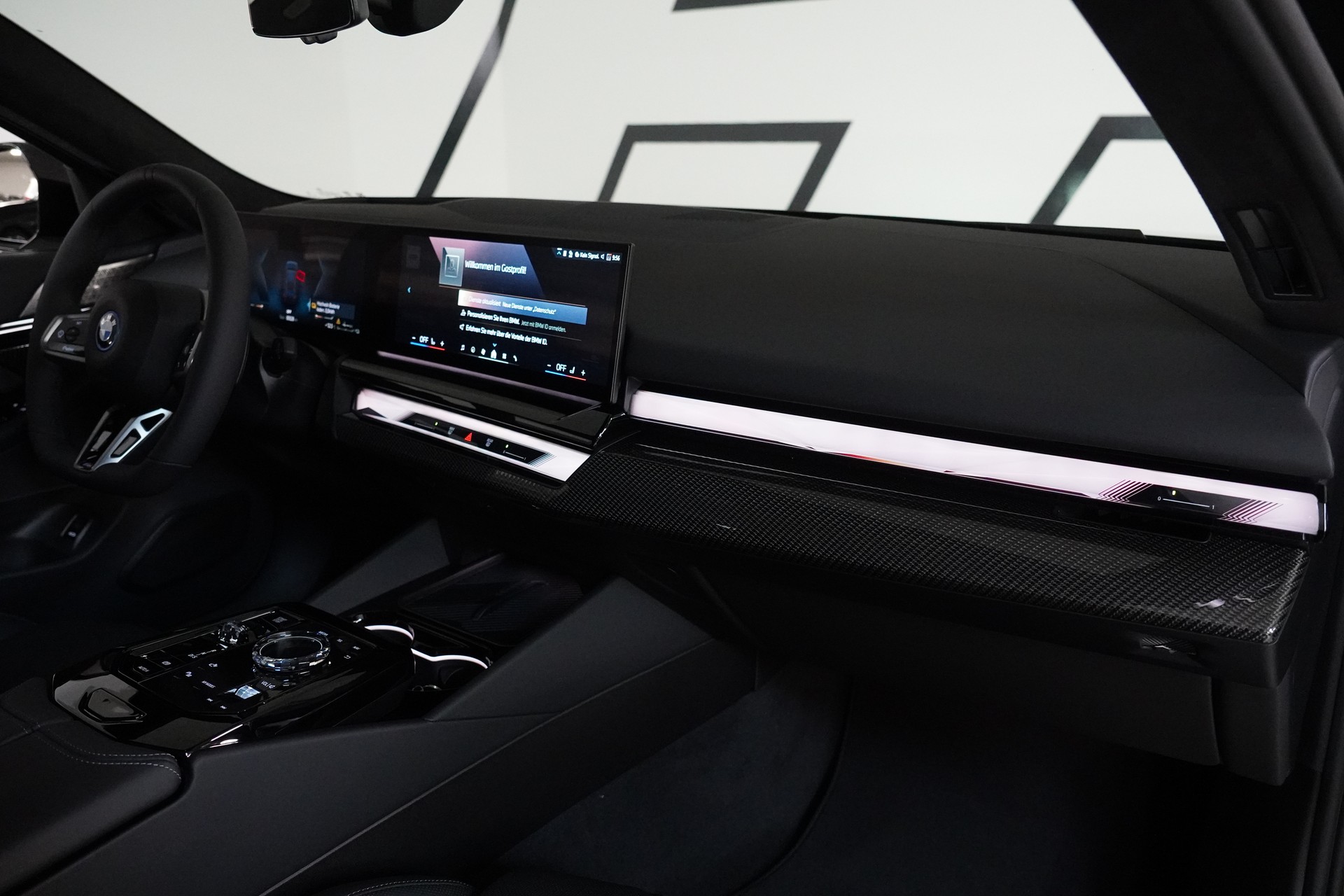 BMW 550e xDrive Touring M Sport Pro Steptronic-image-16