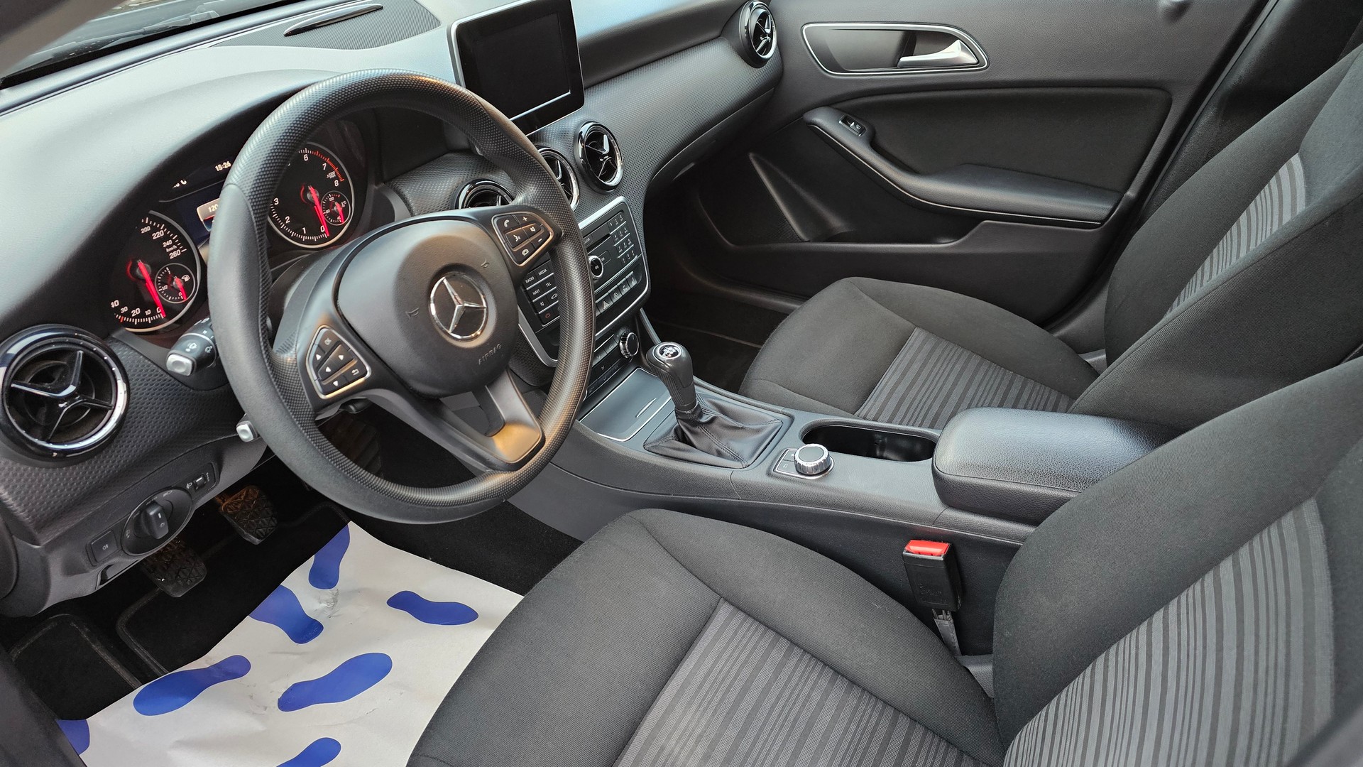 MERCEDES-BENZ A 160 Style 7G-DCT-image-9