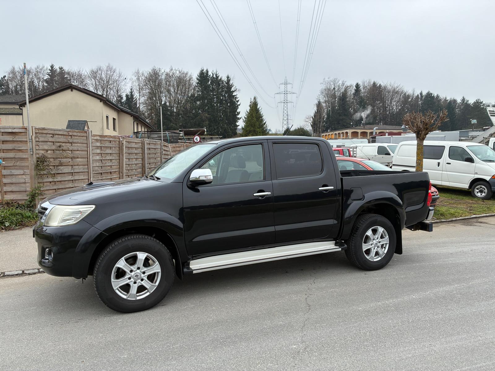 TOYOTA Hilux 3.0 DoubleCab LineaSol-image-1