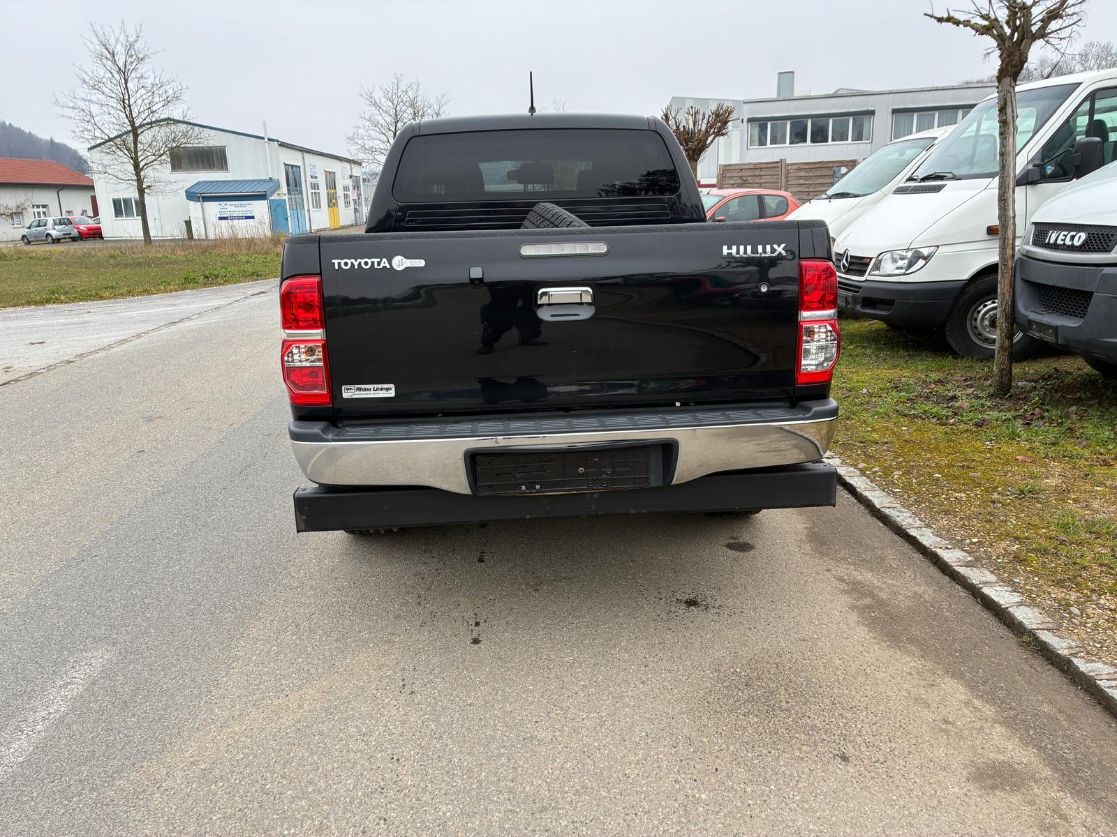 TOYOTA Hilux 3.0 DoubleCab LineaSol-image-5