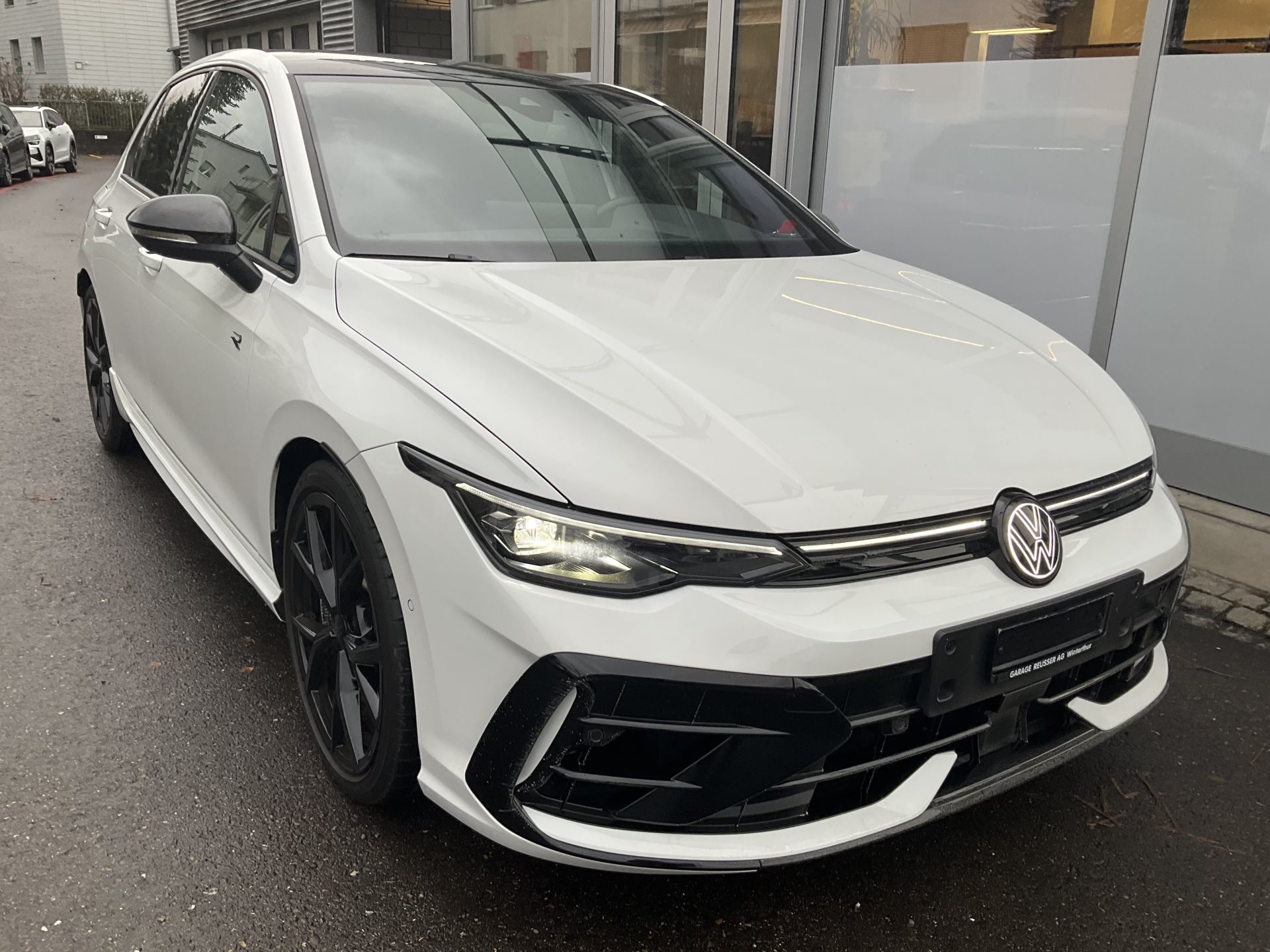 VW Golf R 2.0 TSI 333 PS 4Motion R Black Edition *** AKRAPOVIC ABGAS ***-showroom-element-2