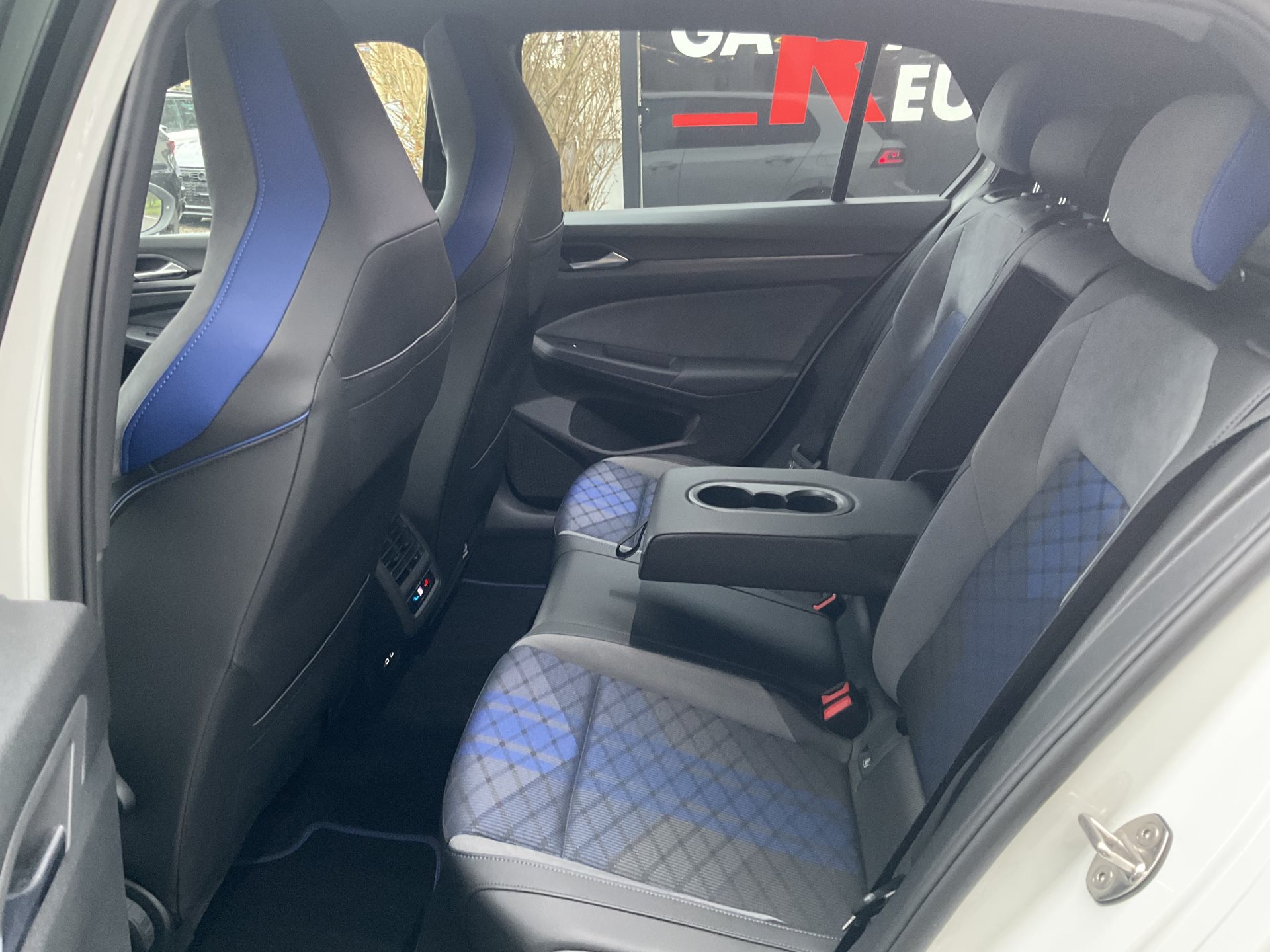 VW Golf R 2.0 TSI 333 PS 4Motion R Black Edition *** AKRAPOVIC ABGAS ***-image-34