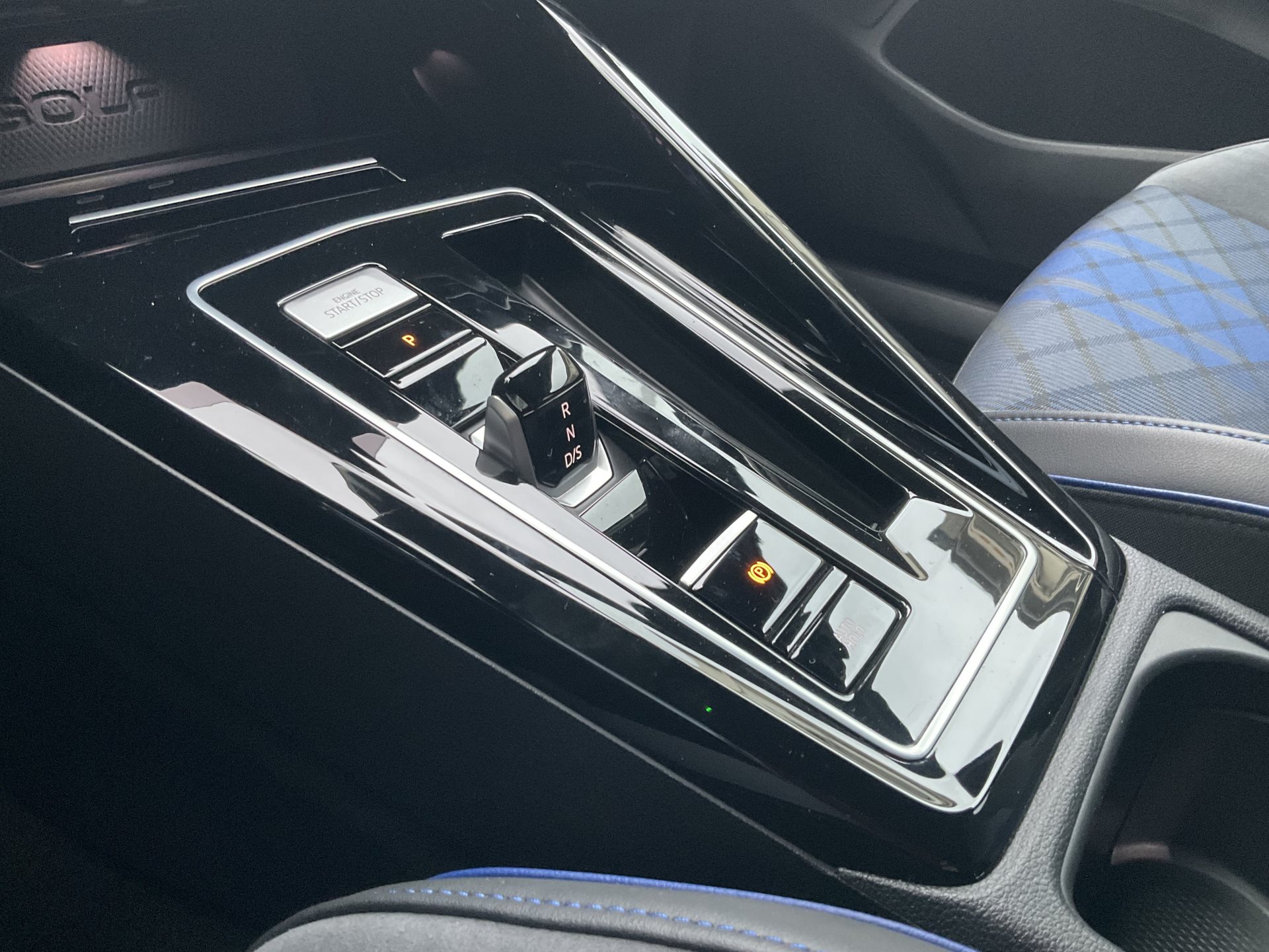 VW Golf R 2.0 TSI 333 PS 4Motion R Black Edition *** AKRAPOVIC ABGAS ***-image-32