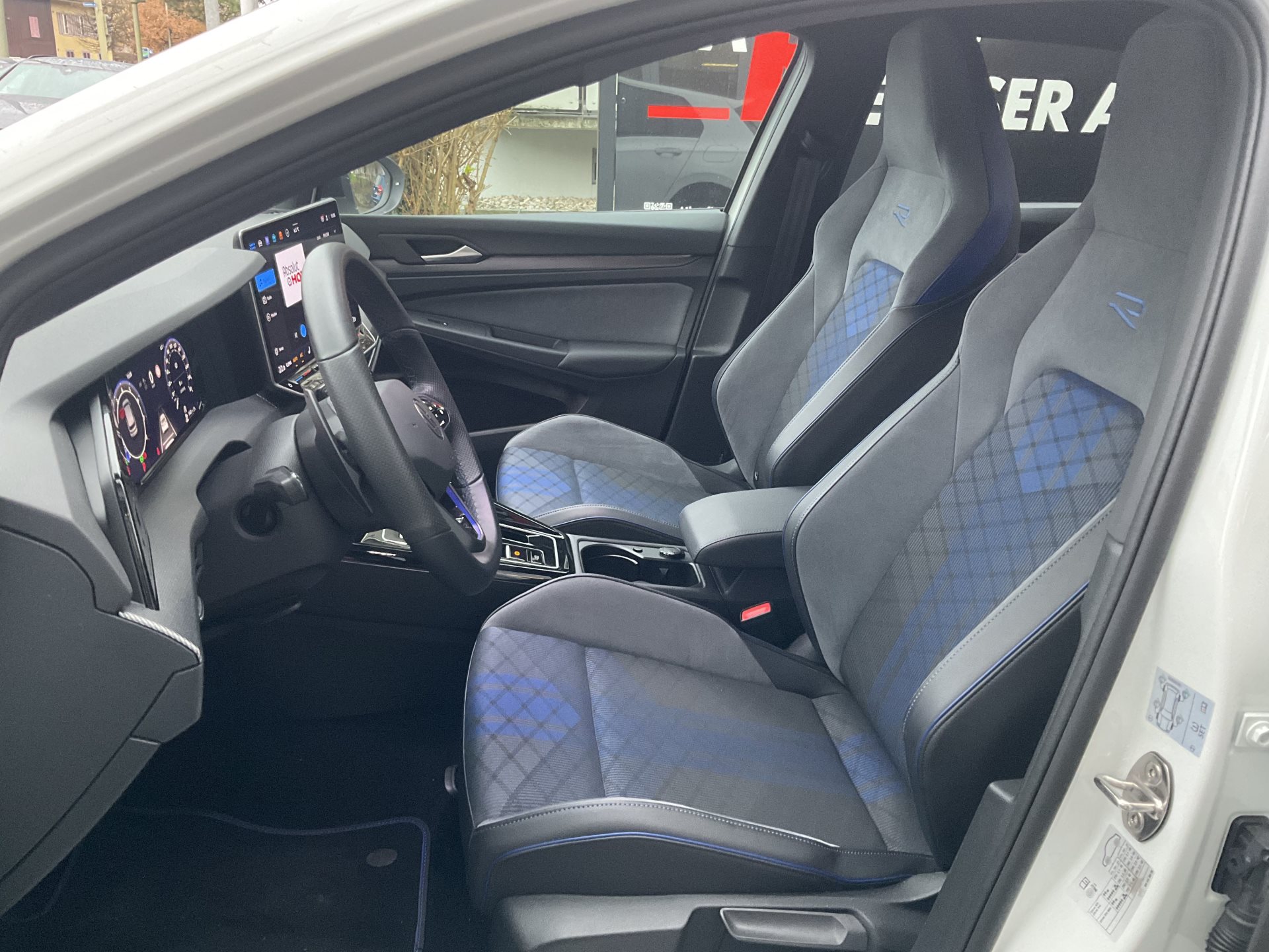 VW Golf R 2.0 TSI 333 PS 4Motion R Black Edition *** AKRAPOVIC ABGAS ***-image-7