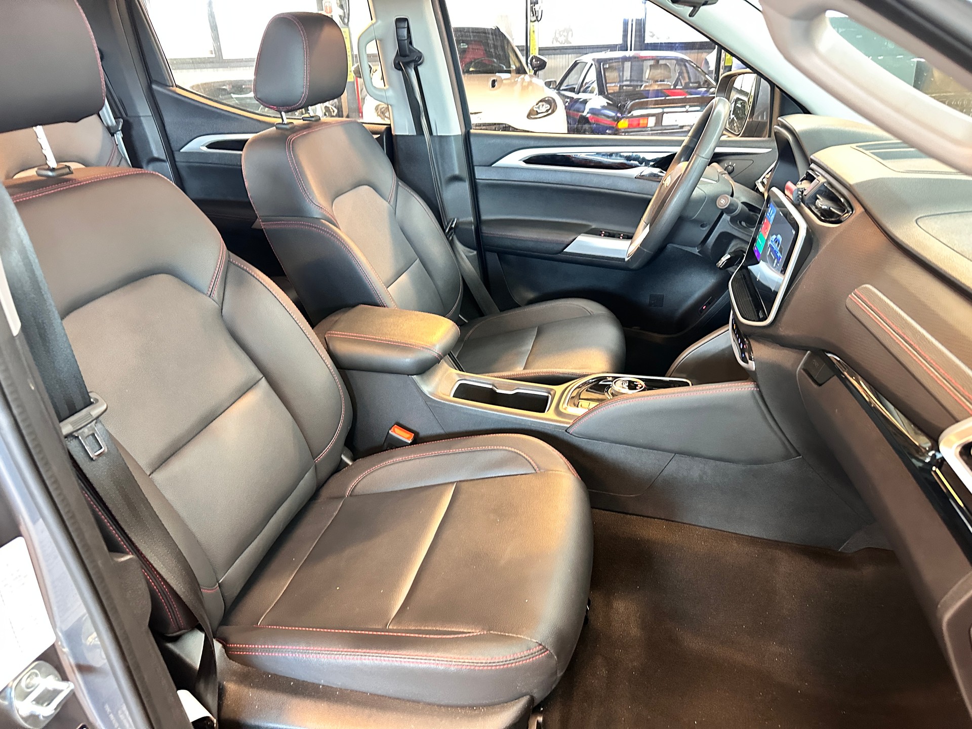 MAXUS T90 EV-image-7