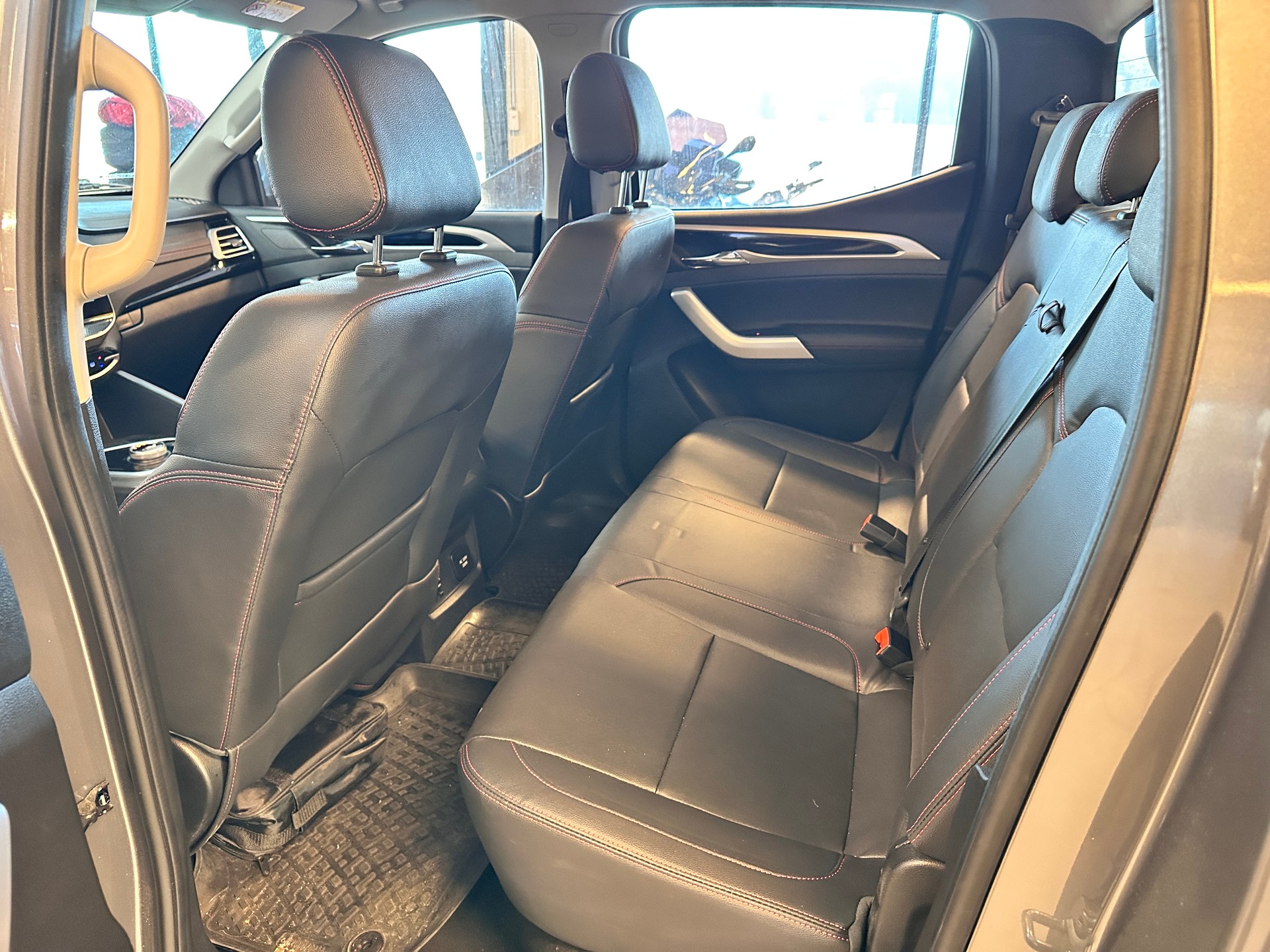 MAXUS T90 EV-image-6