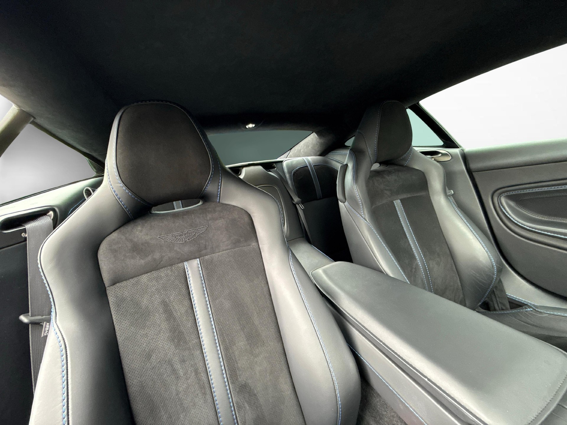 ASTON MARTIN DB11 Coupé 4.0 V8 Bi-Turbo-image-11