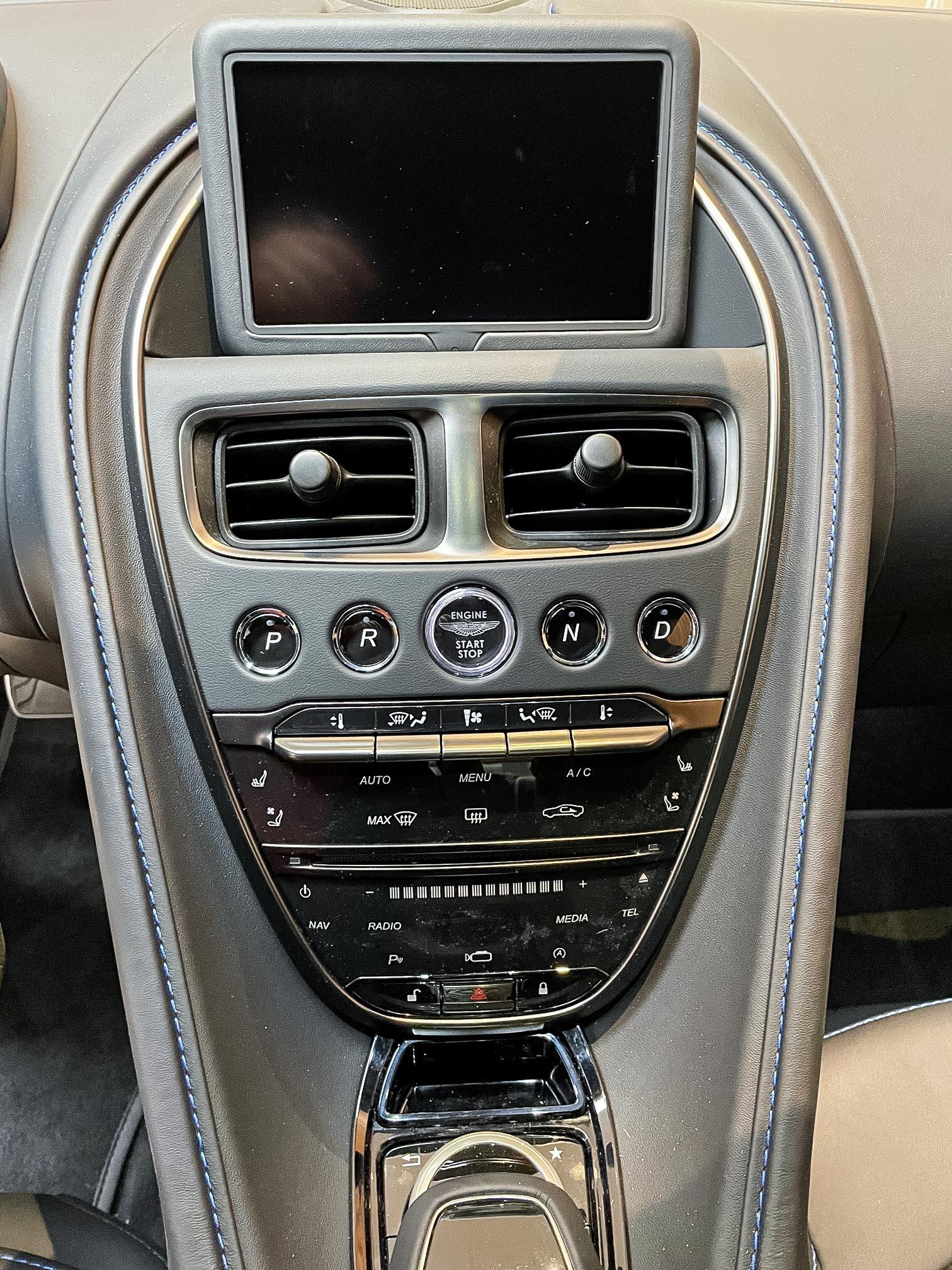 ASTON MARTIN DB11 Coupé 4.0 V8 Bi-Turbo-image-12