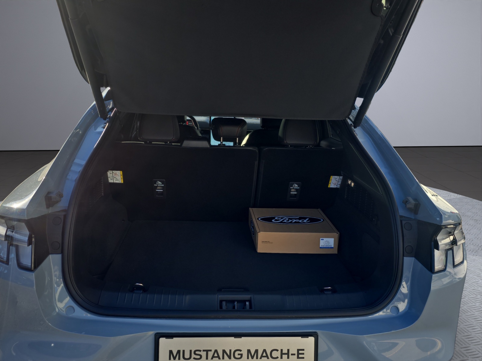 FORD Mustang Mach-E Premium AWD-image-13