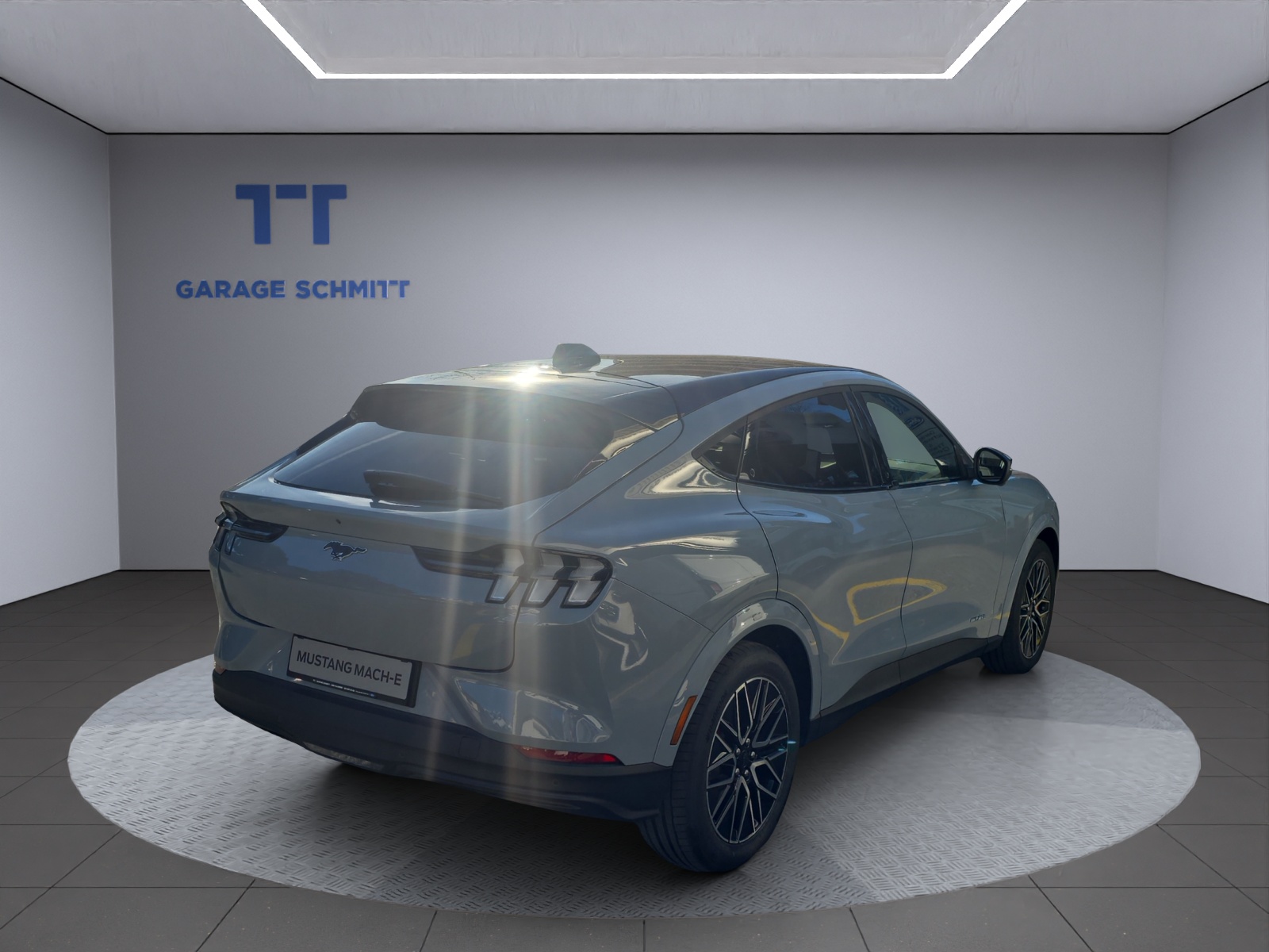 FORD Mustang Mach-E Premium AWD-showroom-element-2