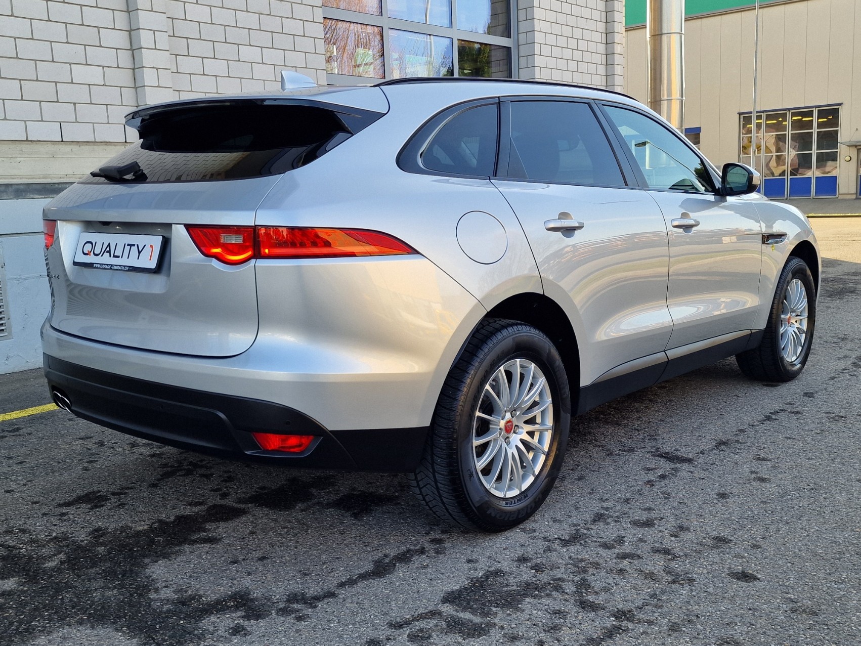 JAGUAR F-Pace 2.0d Portfolio AWD Automatik-image-4