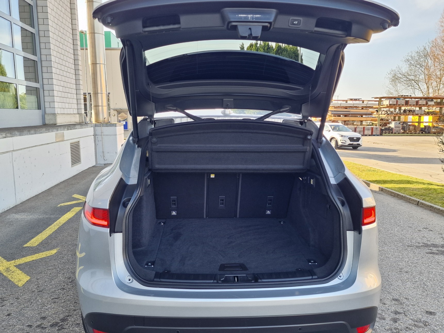 JAGUAR F-Pace 2.0d Portfolio AWD Automatik-image-14