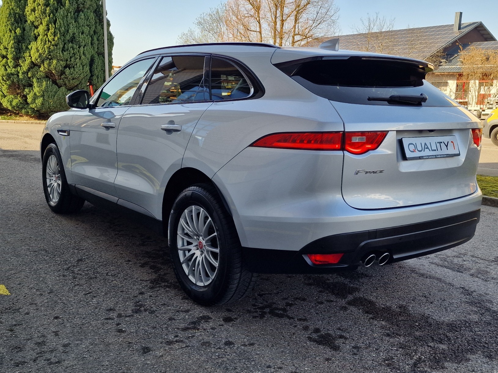 JAGUAR F-Pace 2.0d Portfolio AWD Automatik-image-5