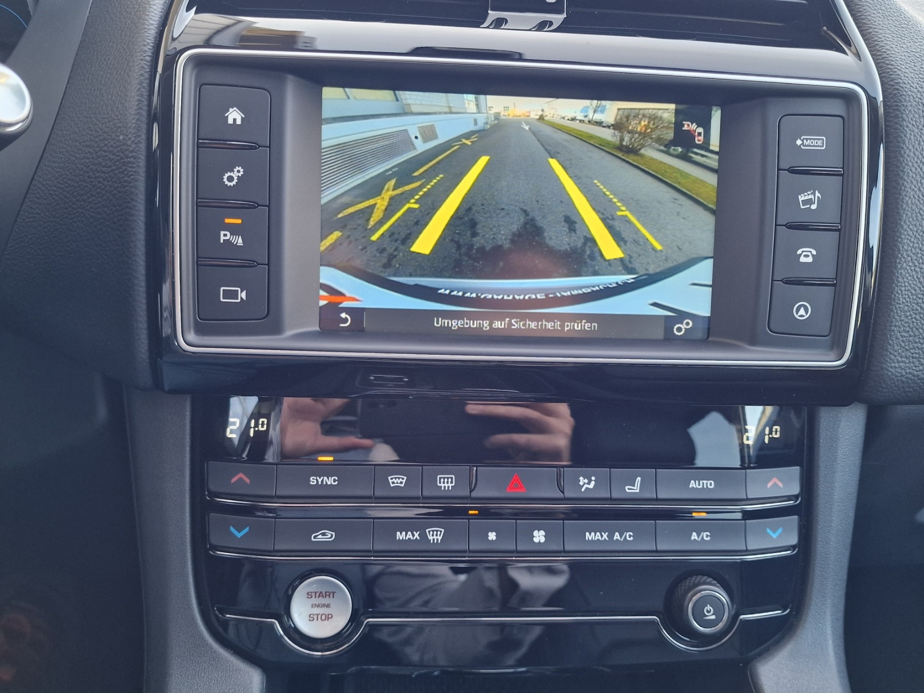 JAGUAR F-Pace 2.0d Portfolio AWD Automatik-image-11