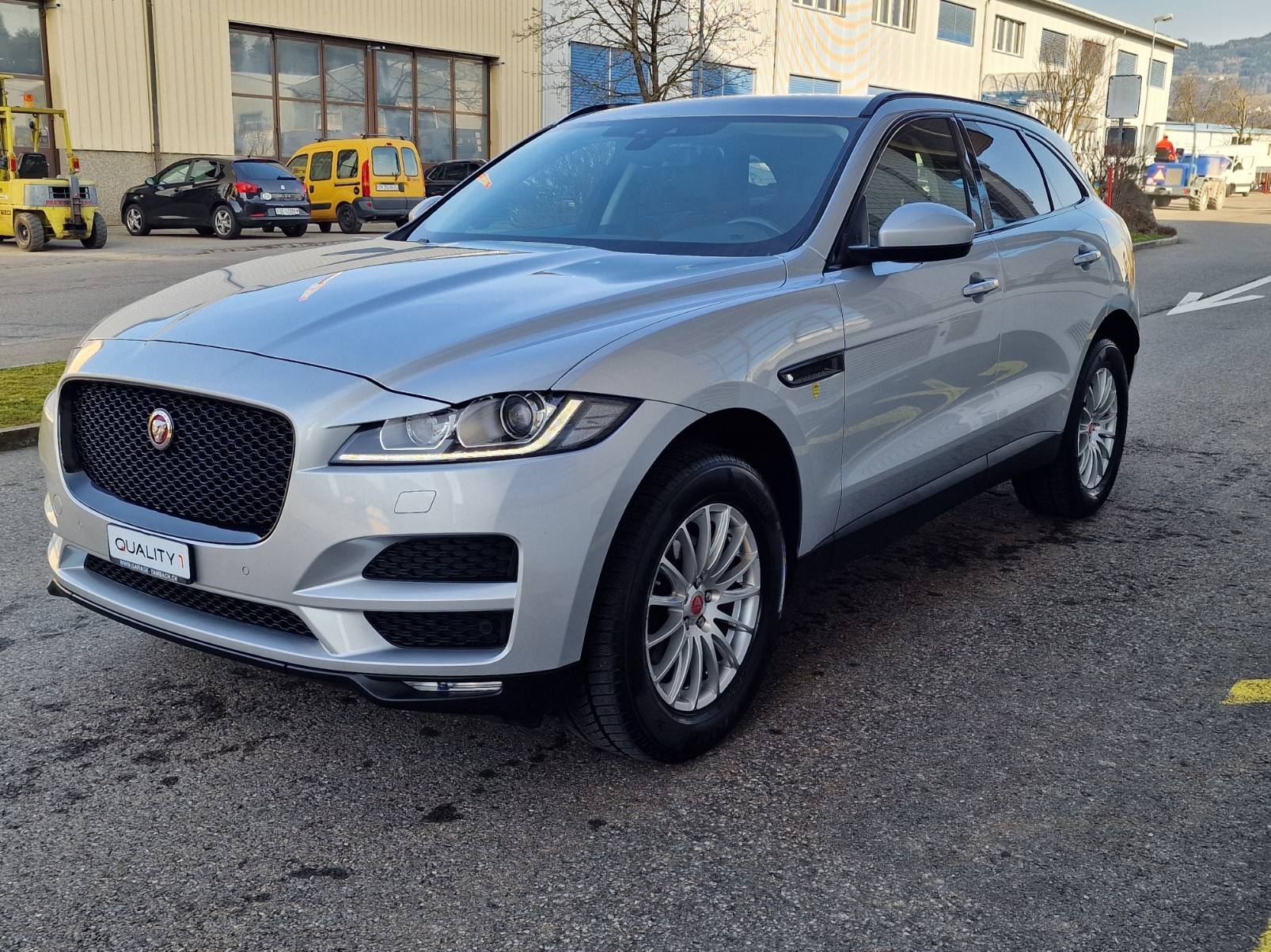 JAGUAR F-Pace 2.0d Portfolio AWD Automatik-image-1