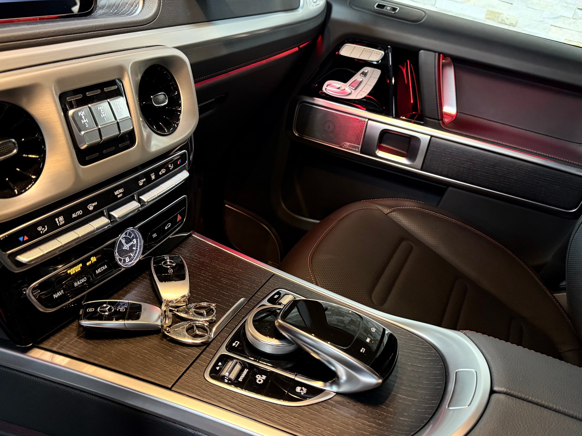 MERCEDES-BENZ G 350 d AMG Line 9G-Tronic-image-16