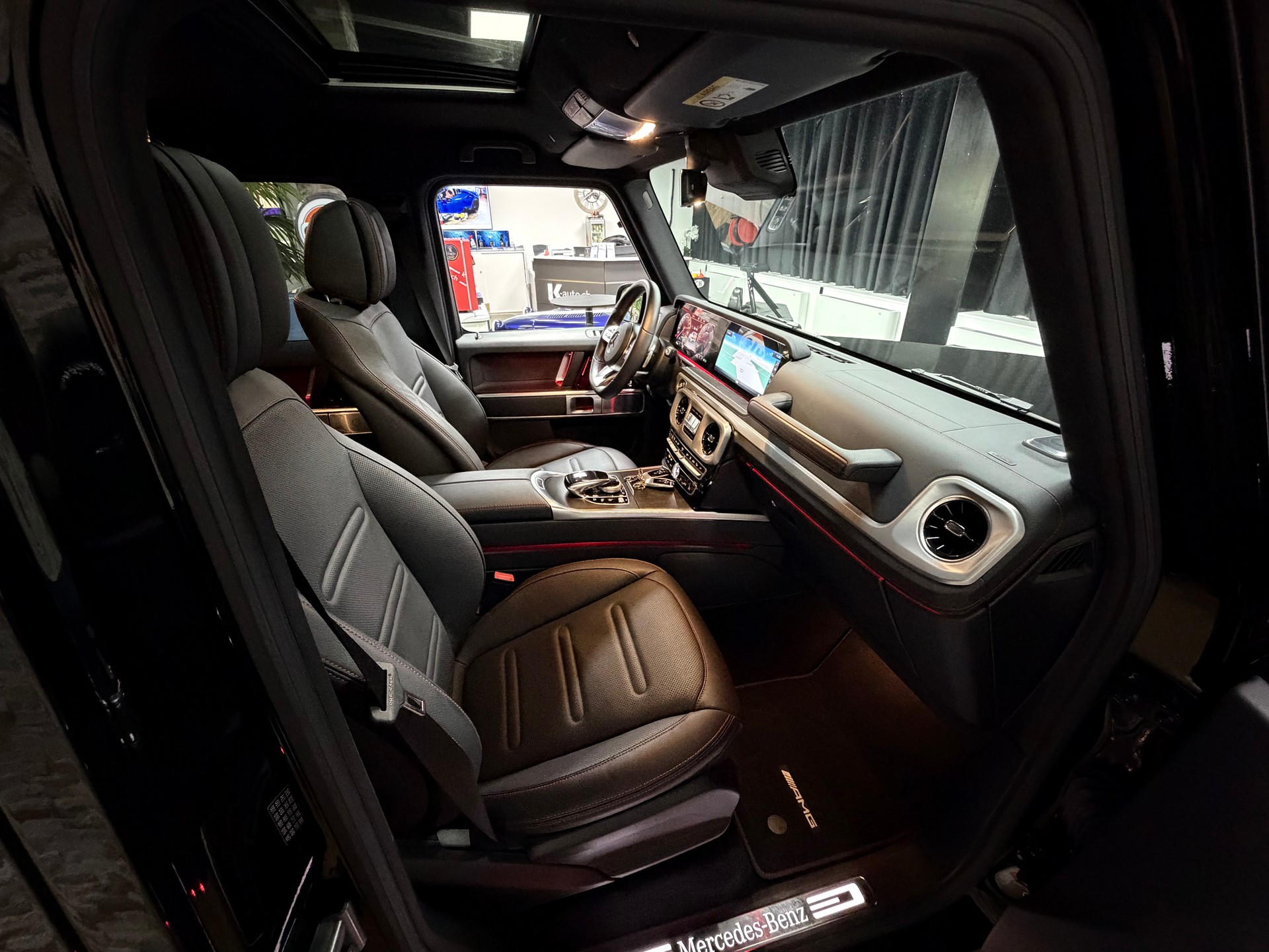 MERCEDES-BENZ G 350 d AMG Line 9G-Tronic-image-28