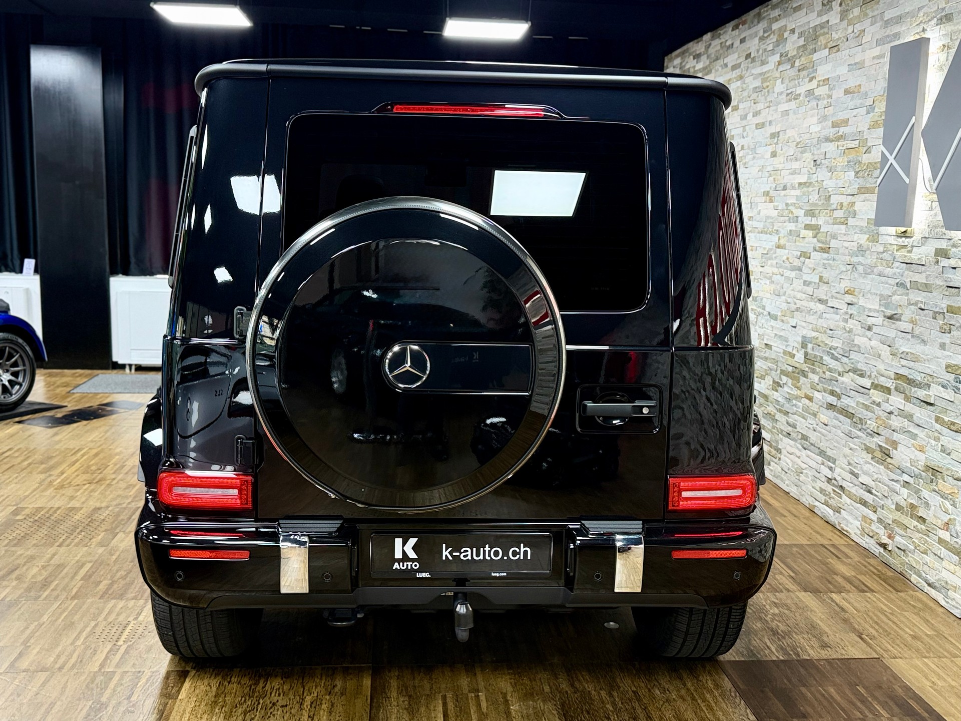 MERCEDES-BENZ G 350 d AMG Line 9G-Tronic-showroom-element-3