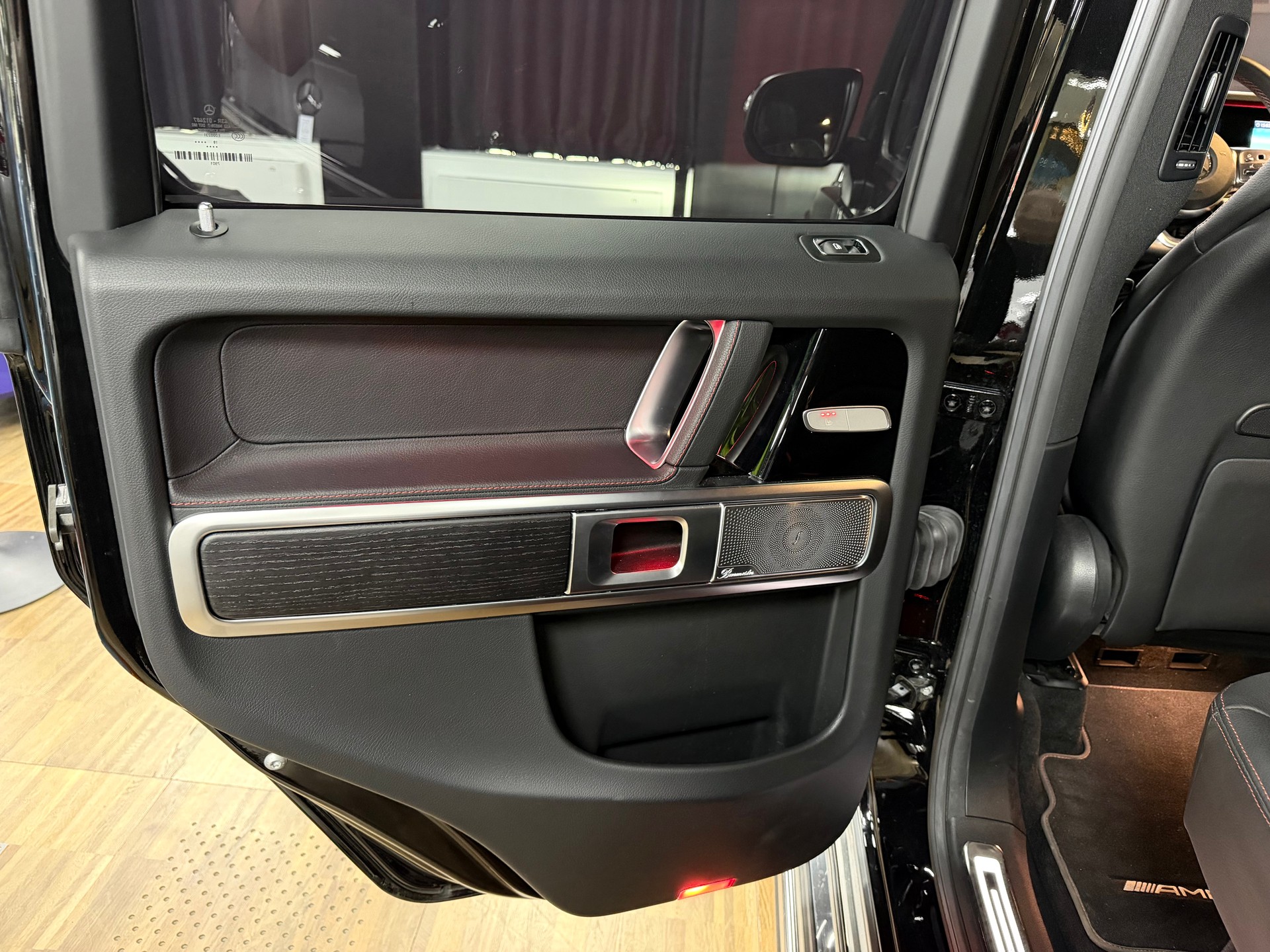 MERCEDES-BENZ G 350 d AMG Line 9G-Tronic-image-22